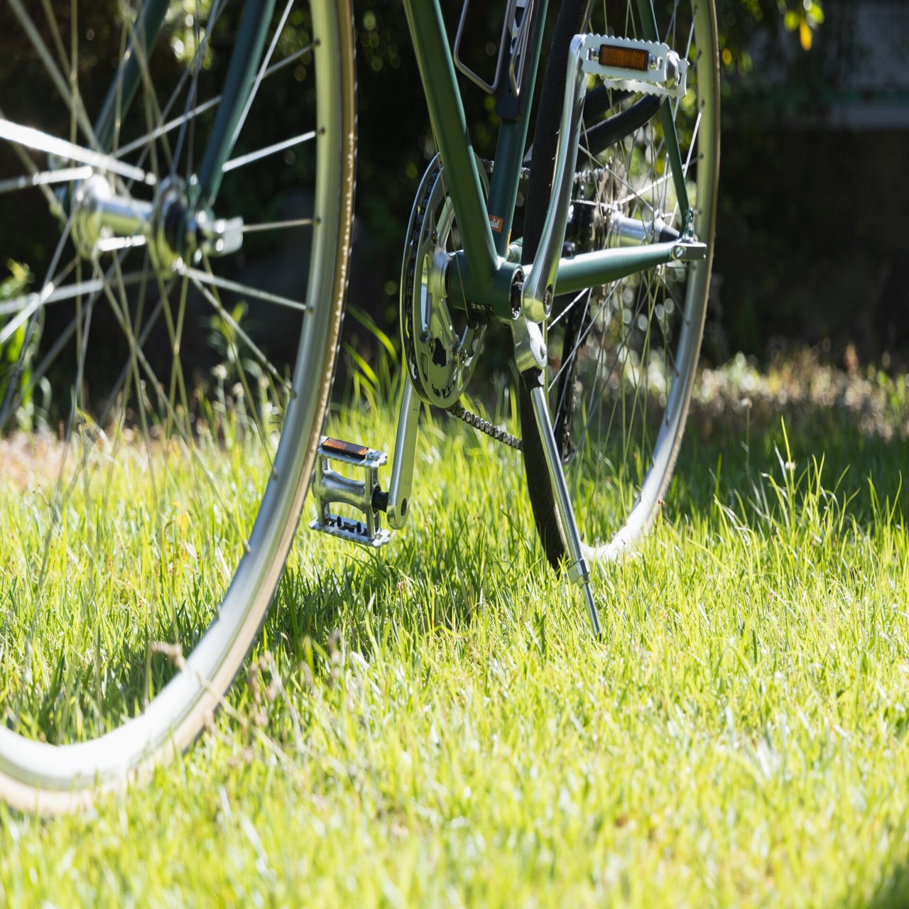 自転車を安定させる2本足。TOKYOBIKE 26に付けられる、ダブルレッグ