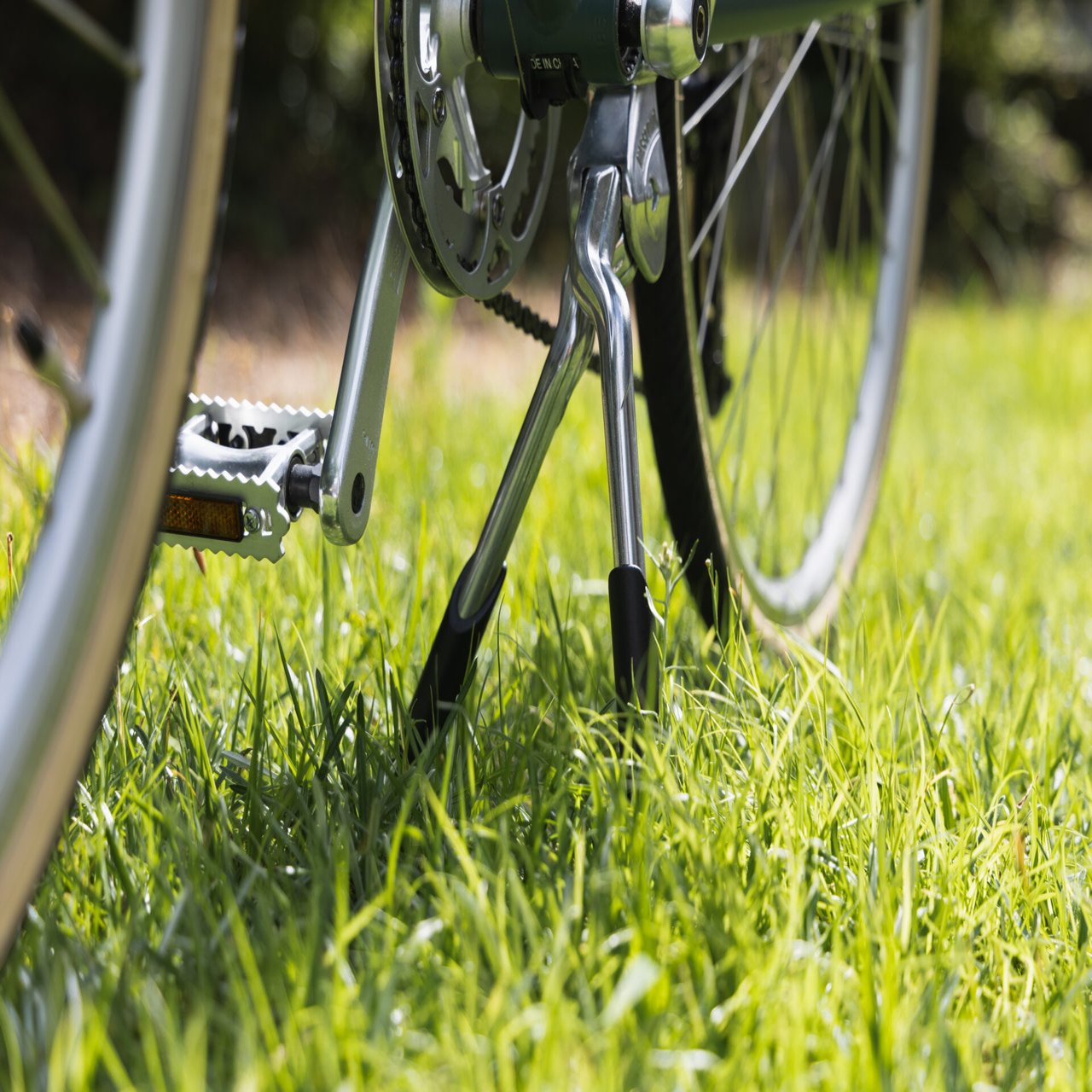 自転車を安定させる2本足。TOKYOBIKE 26に付けられる、ダブルレッグ