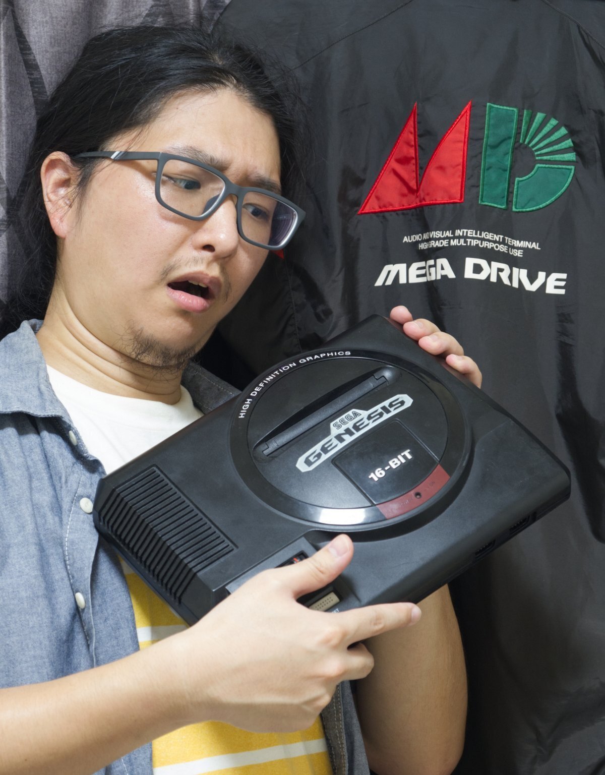 1280px-Sega-Saturn-JP-Mk1-