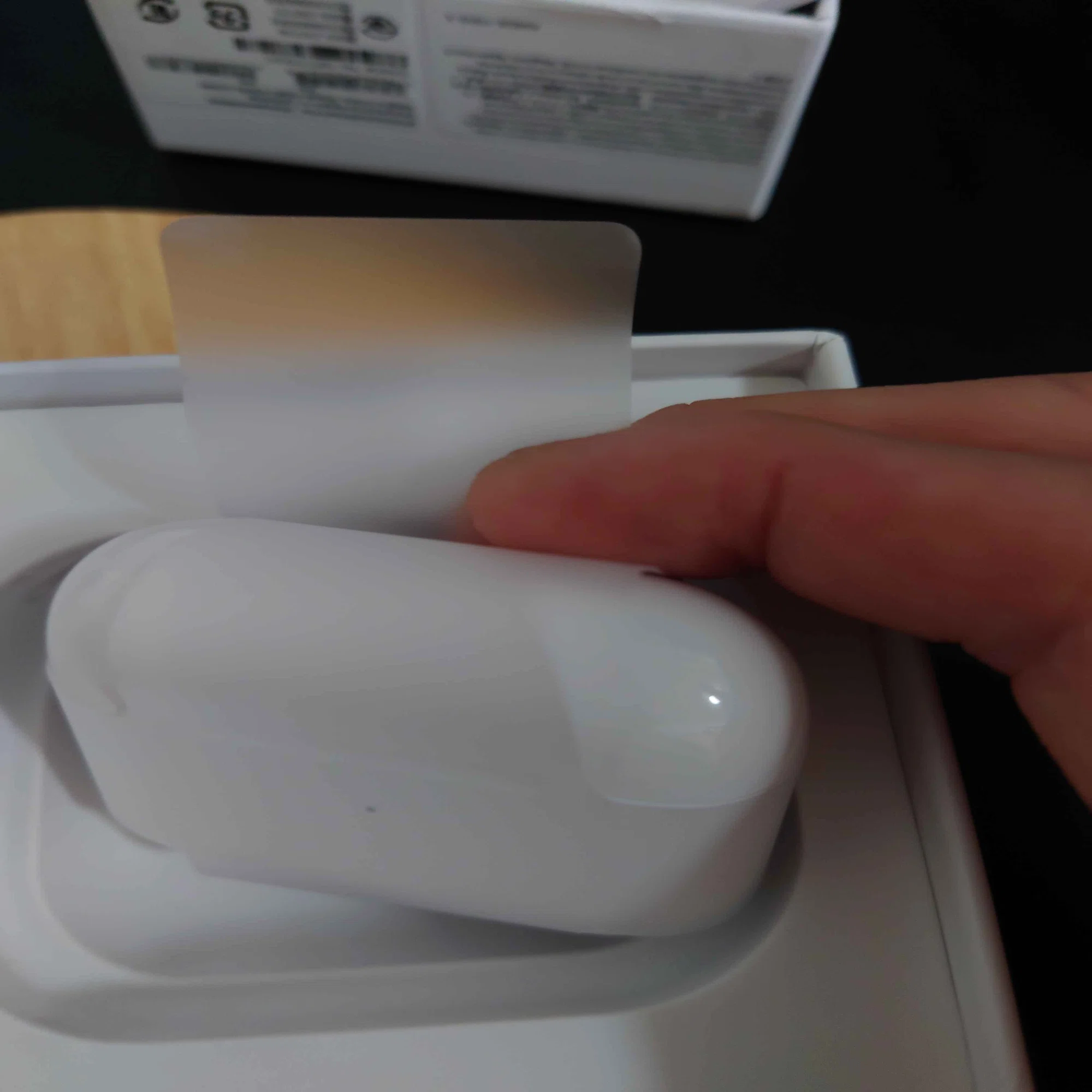 メルカリで買ったAirpods pro第二世代(偽物)と本物比べてみた。(見た目 