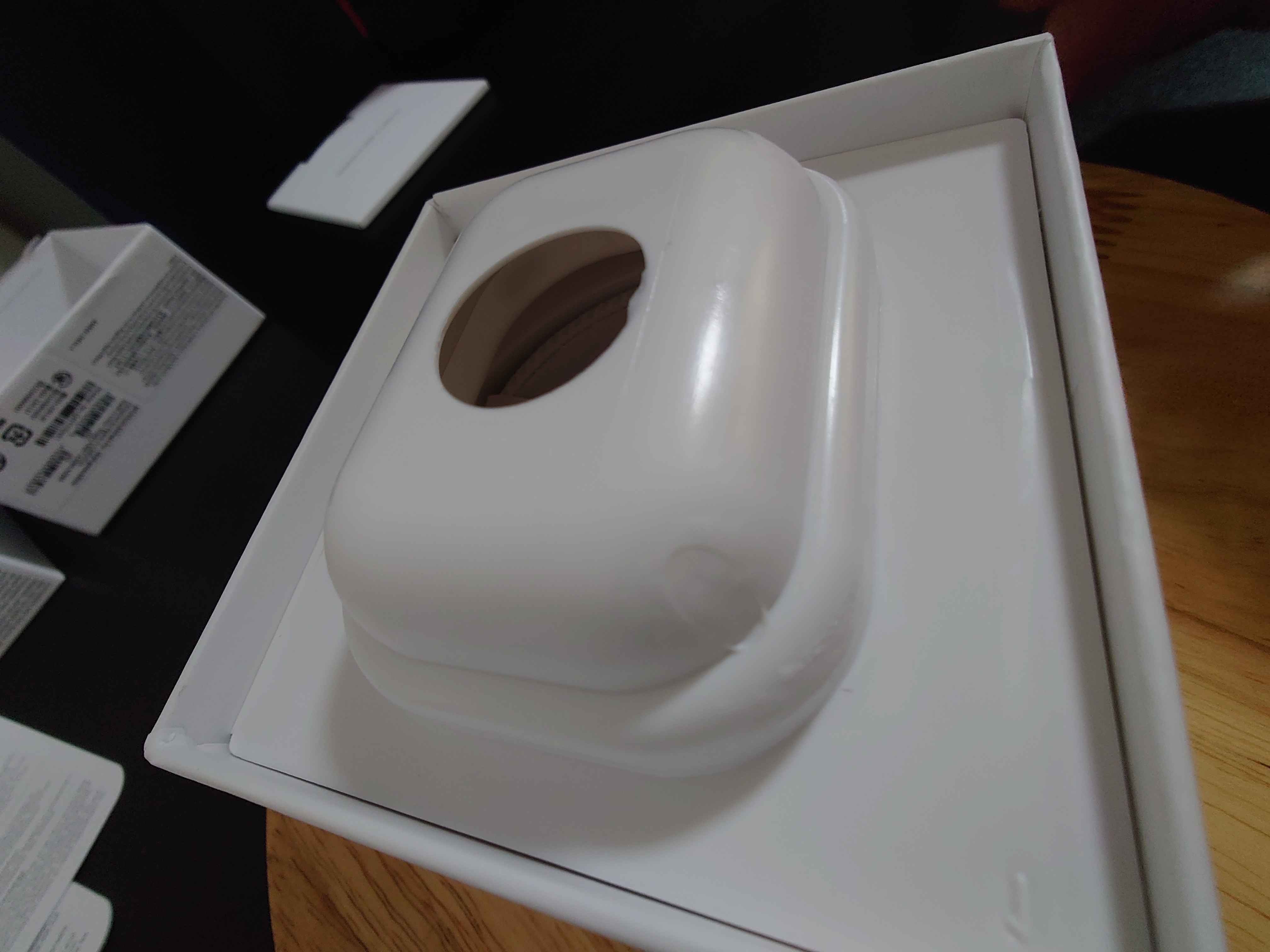 メルカリで買ったAirpods pro第二世代(偽物)と本物比べてみた