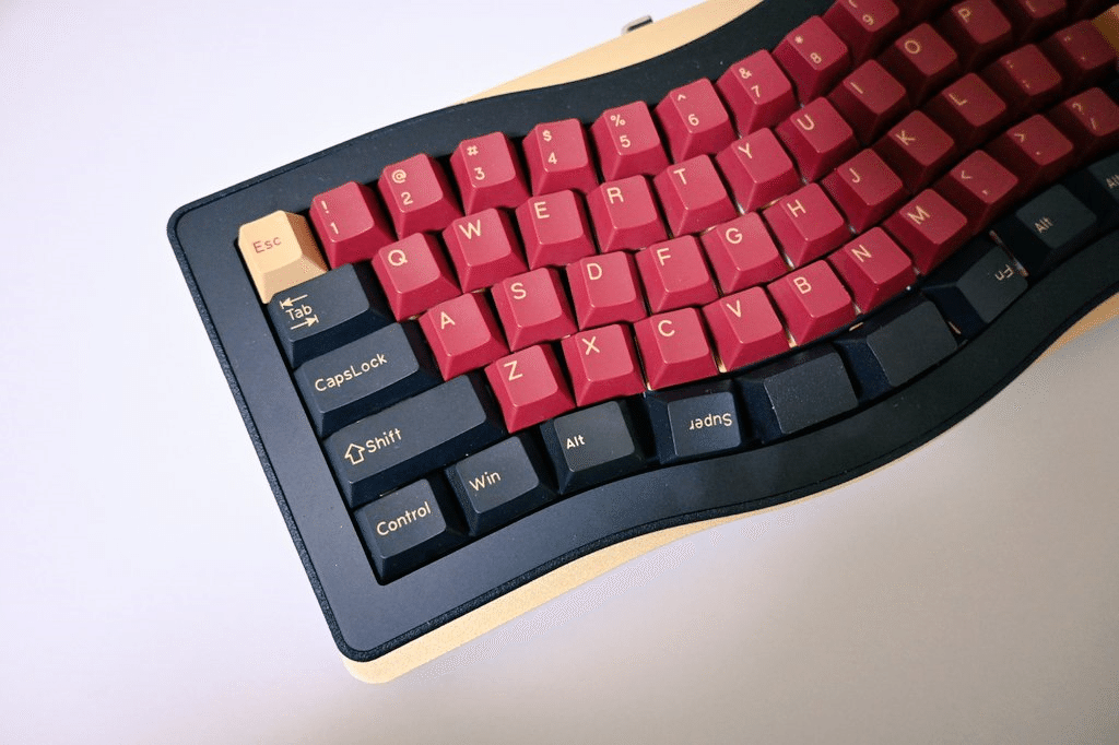 分割キーボードで親指トラボでGRINなキーボードKoa46を作った話｜ごはんだ