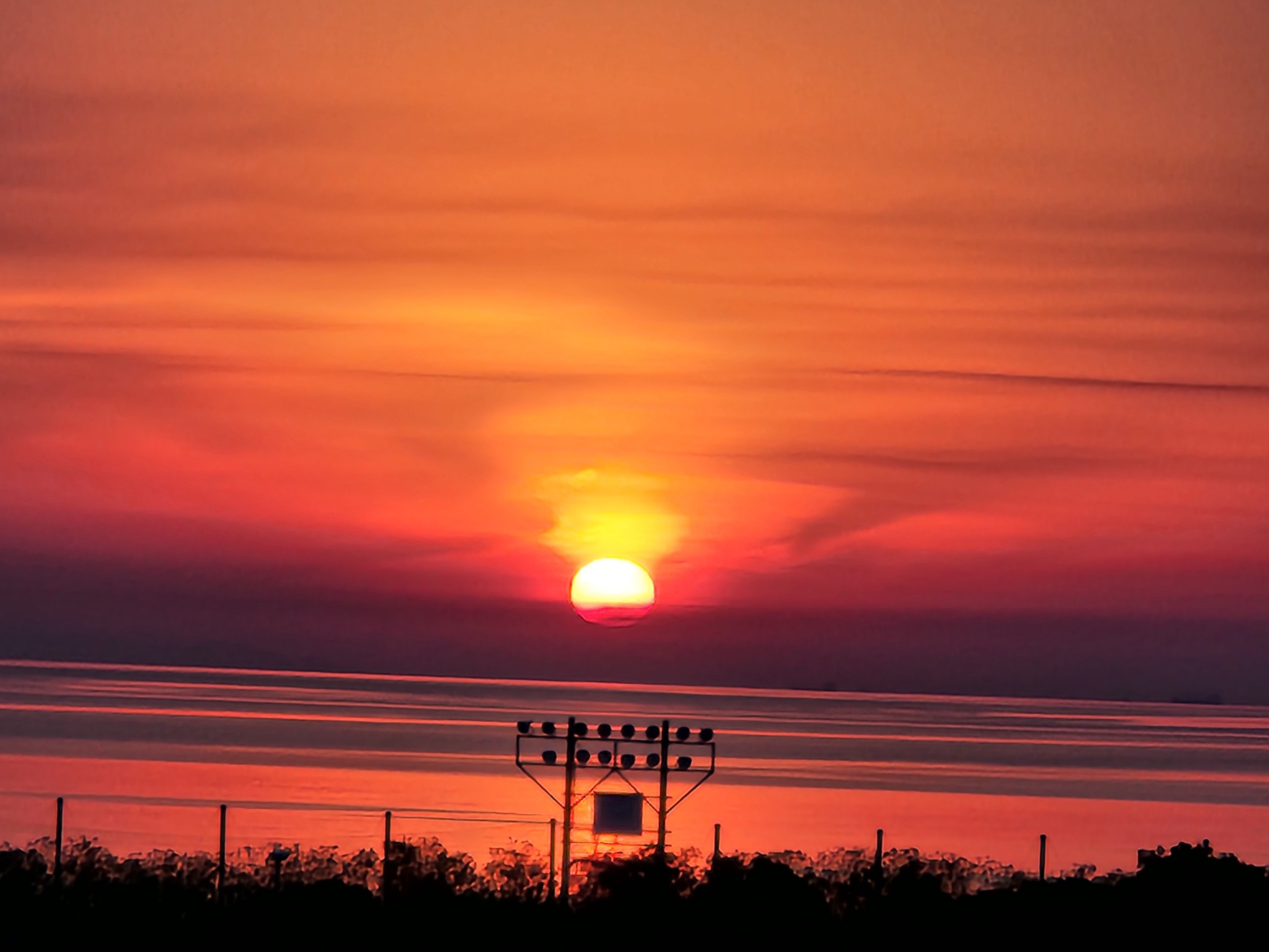 風景画 公園の夕焼け 画家志望作 風景画 公園の夕焼け 画家志望作 - メルカリ