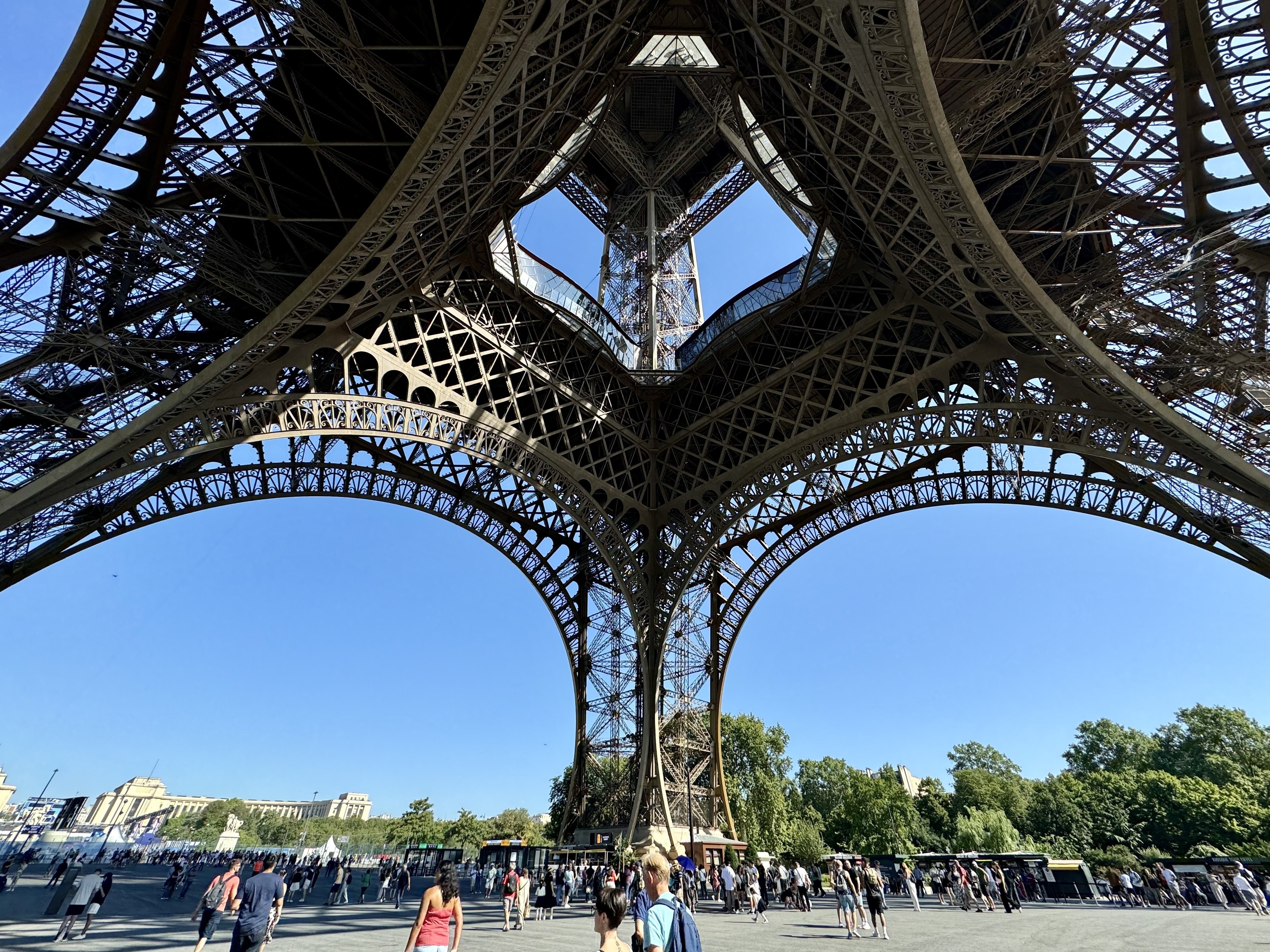 パリで1番好きになった、エッフェル塔のある風景｜手塚 大貴