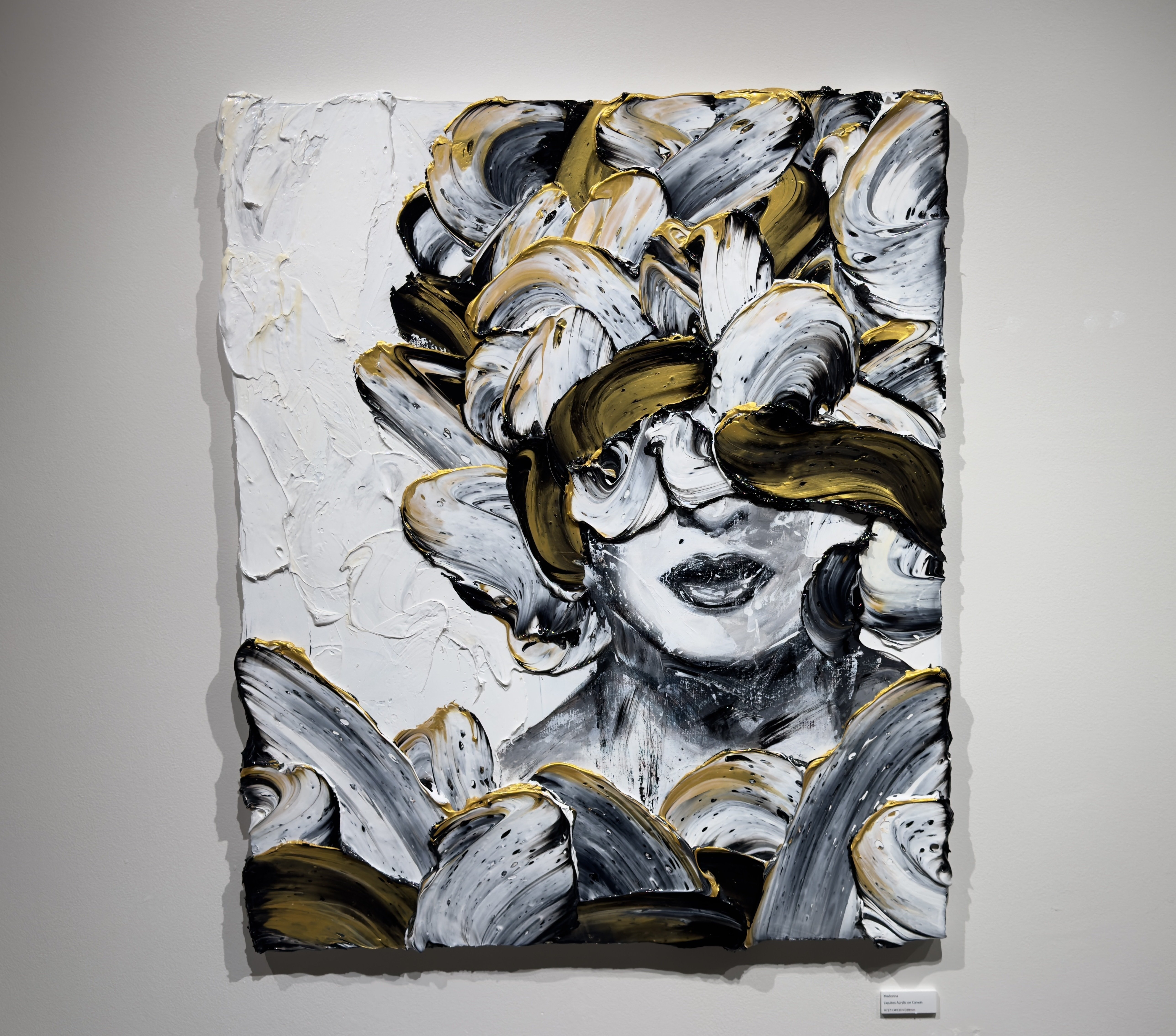 顔が見えなくても感情が滲み出てくる、このダイナミックな波はなんだ