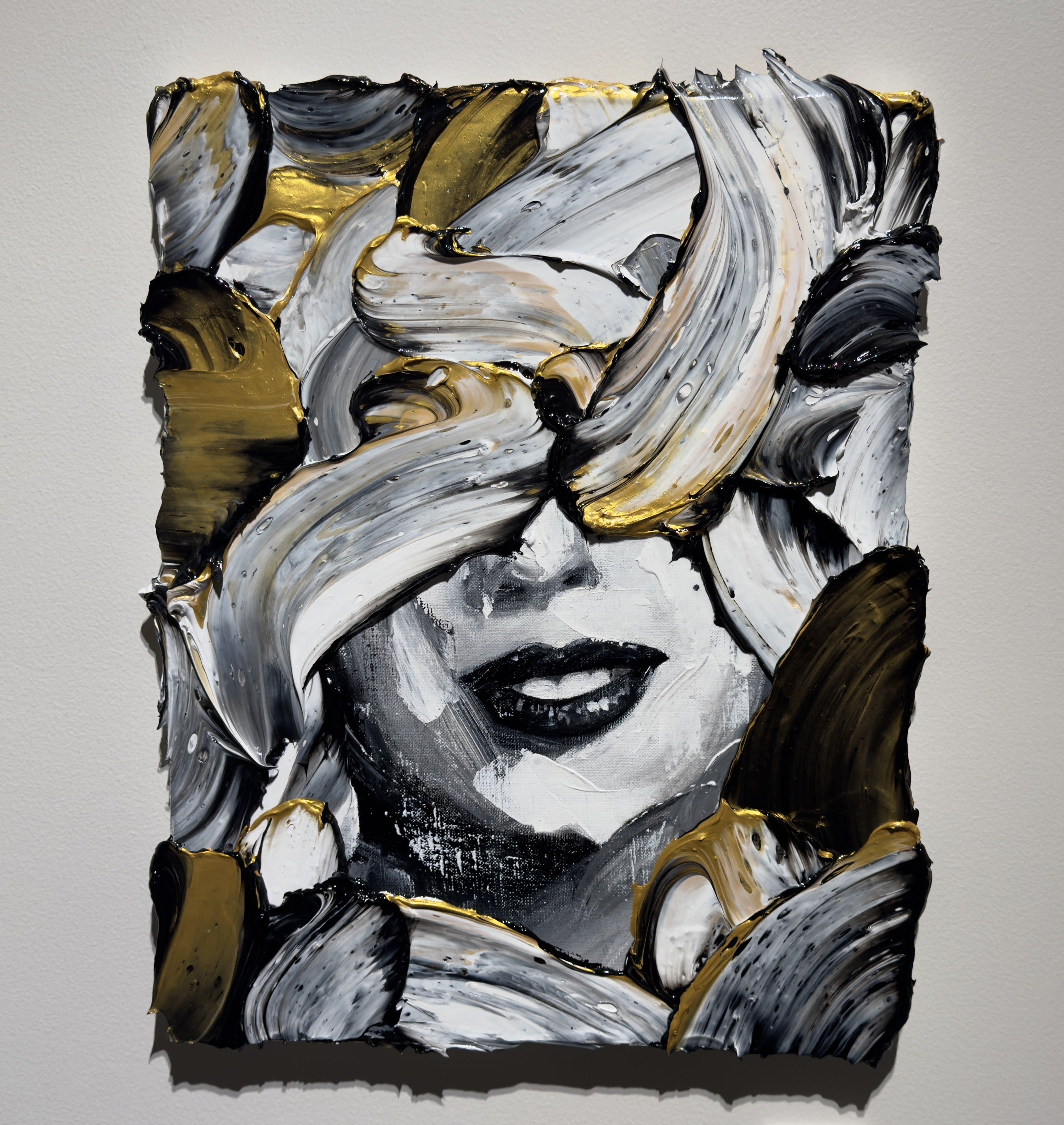 顔が見えなくても感情が滲み出てくる、このダイナミックな波はなんだ