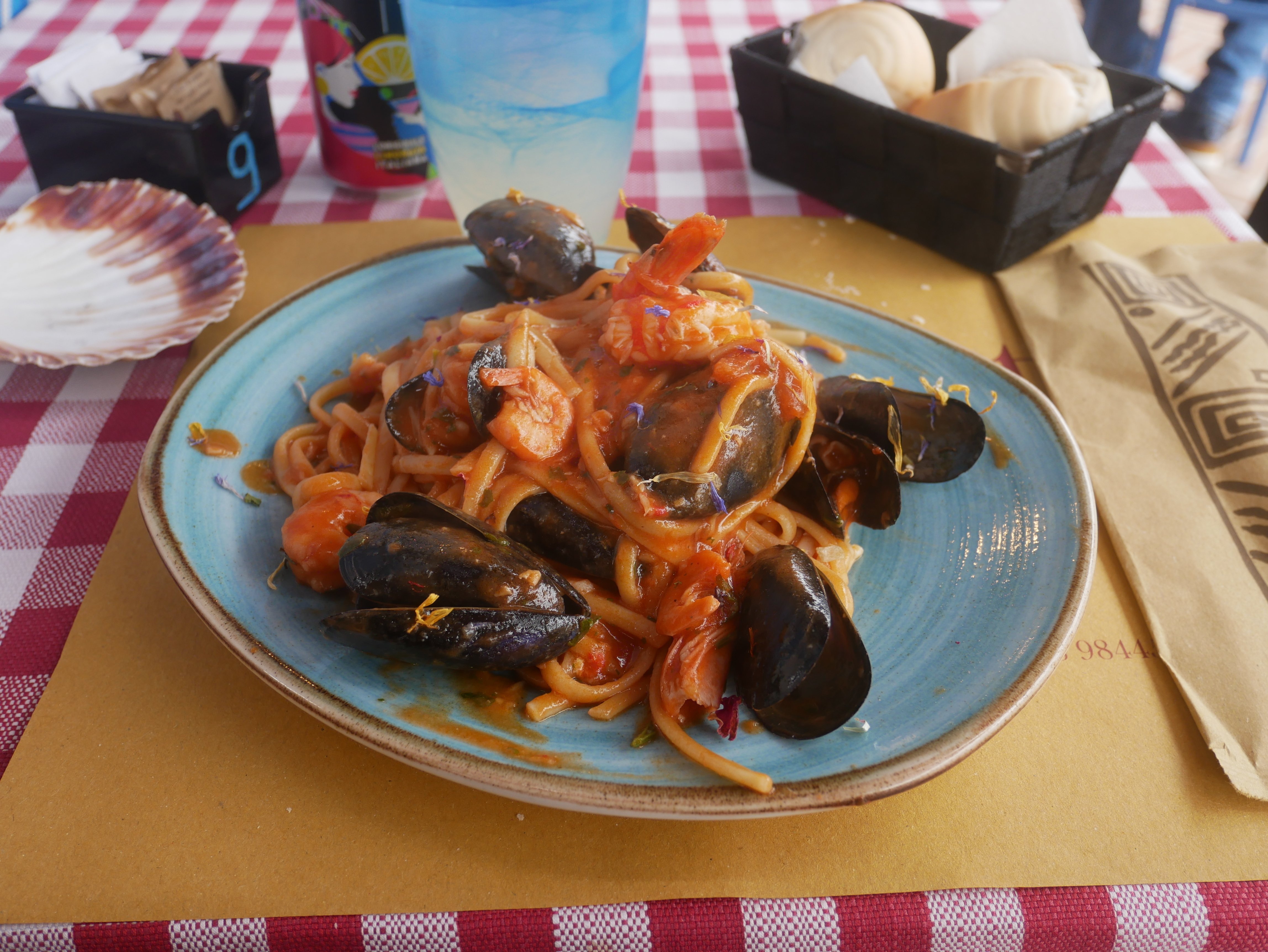 イタリアひとり旅】8日目。ブラーノ島、ムラーノ島。どっちがどっち