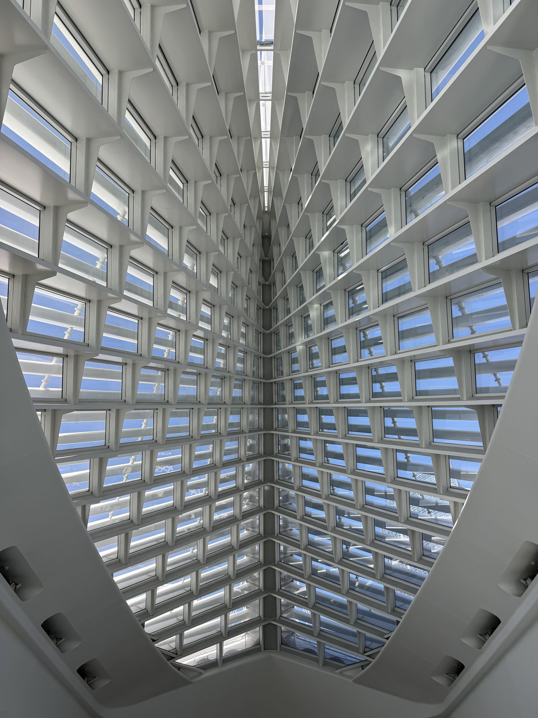 public building サンディエゴ　カラトラバ 建築】翼を広げるミルウォーキー美術館（サンティアゴ