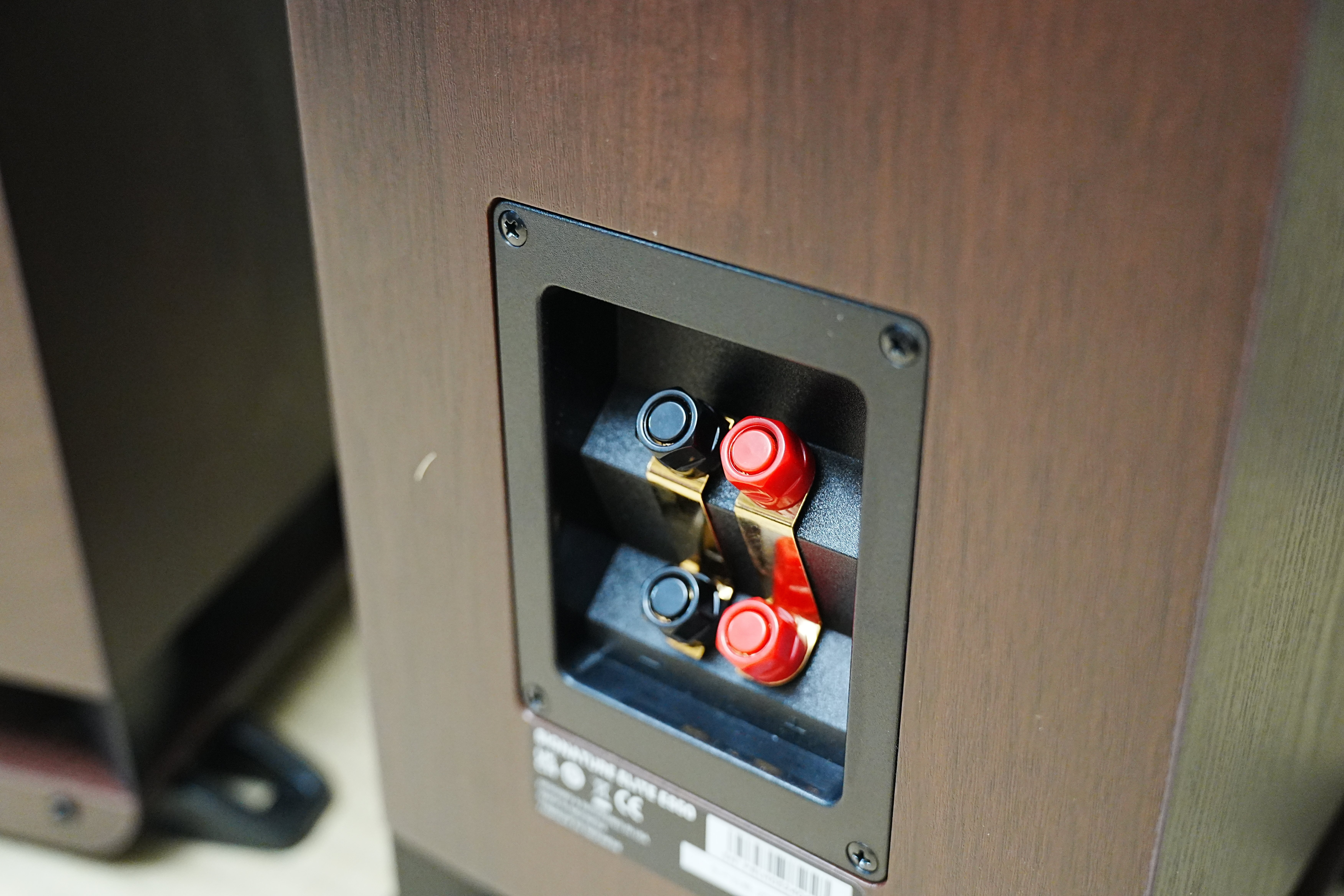 Polk AudioのES35とES50レビュー。お洒落でまろやか音質の上質 Polk AudioのES35とES50レビュー。お洒落でまろやか音質の上質