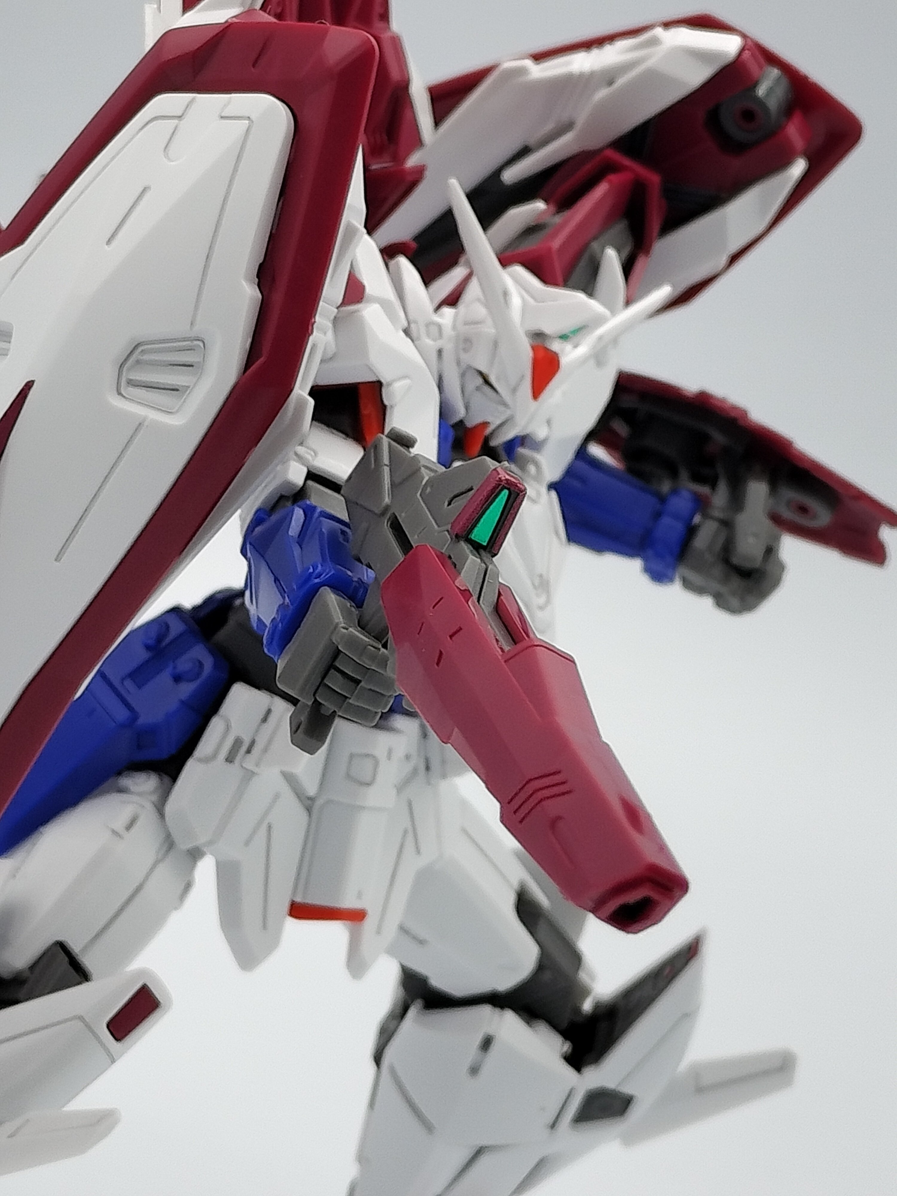 高速飛行モードへの変形を可動ギミックで再現！ガンプラ「HG