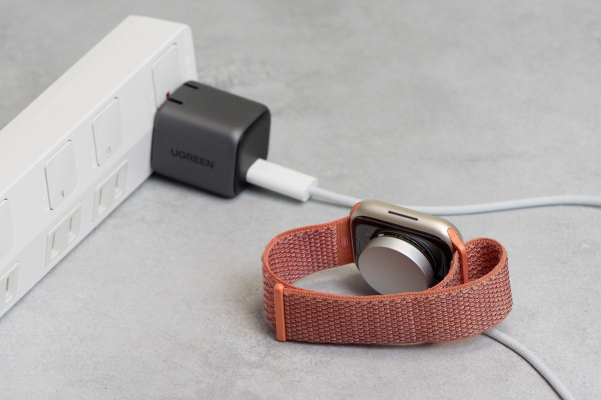 Apple Watch付属のタイプCの充電器、どうやってコンセントで充電する  