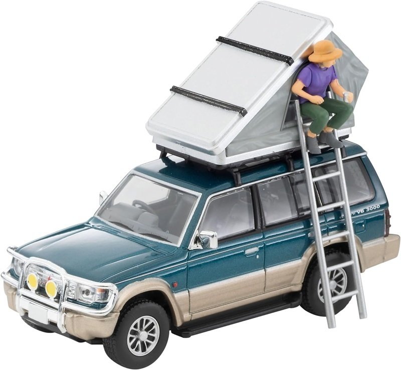 トミーテックより二代目パジェロ、ランクル60、720型ダットサン