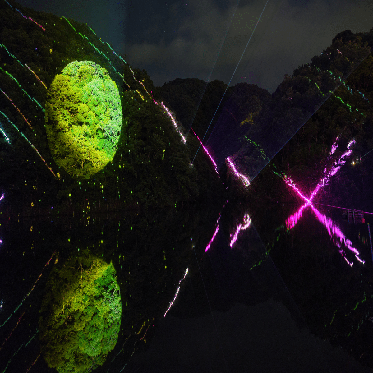 月の世界 4ed0a76bf1c78749b94f2f5b707180