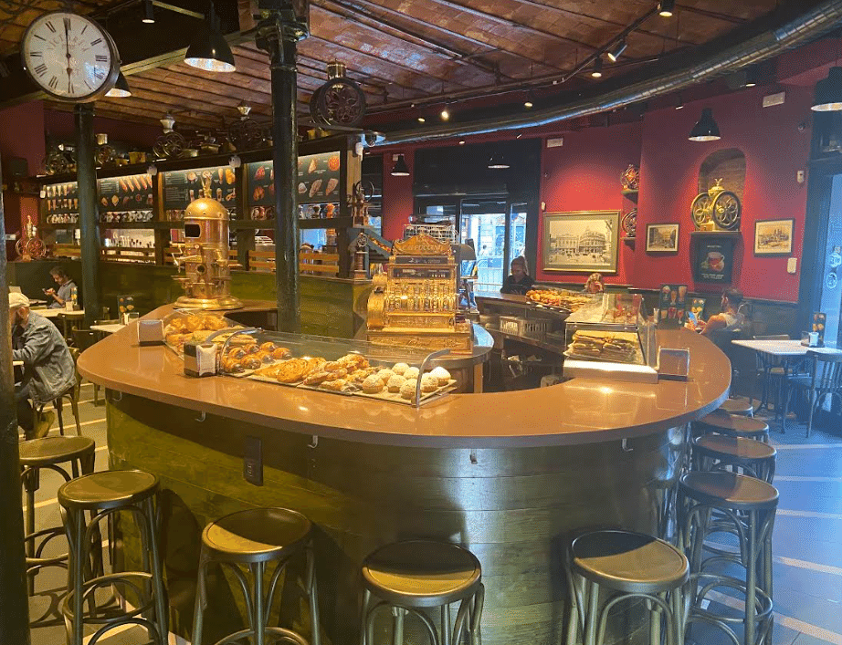 バルセロナのとある伝統カフェ｜近藤雅義