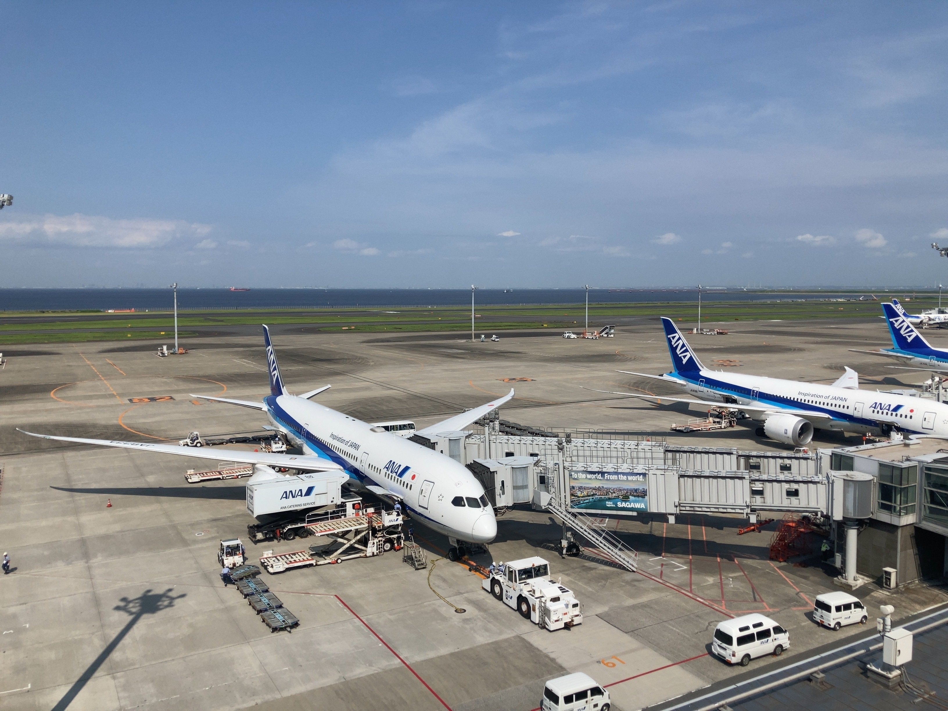 羽田空港2タミ展望デッキ、ANA機を眺めて癒やされる《エアライン就活の