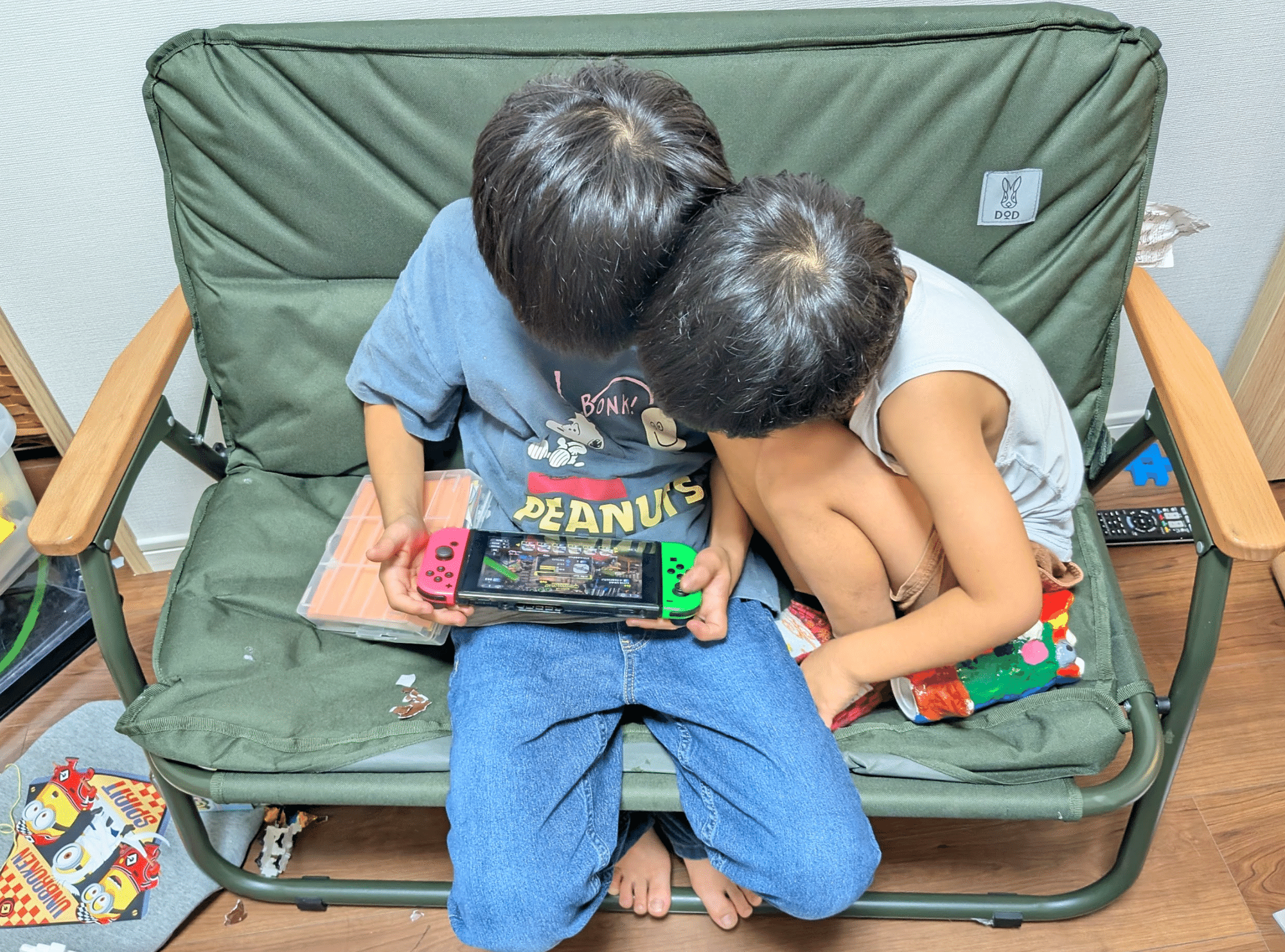 狭い子供部屋にはアウトドア用折り畳みベンチが使い勝手が良い(DOD 狭い子供部屋にはアウトドア用折り畳みベンチが使い勝手が良い(DOD