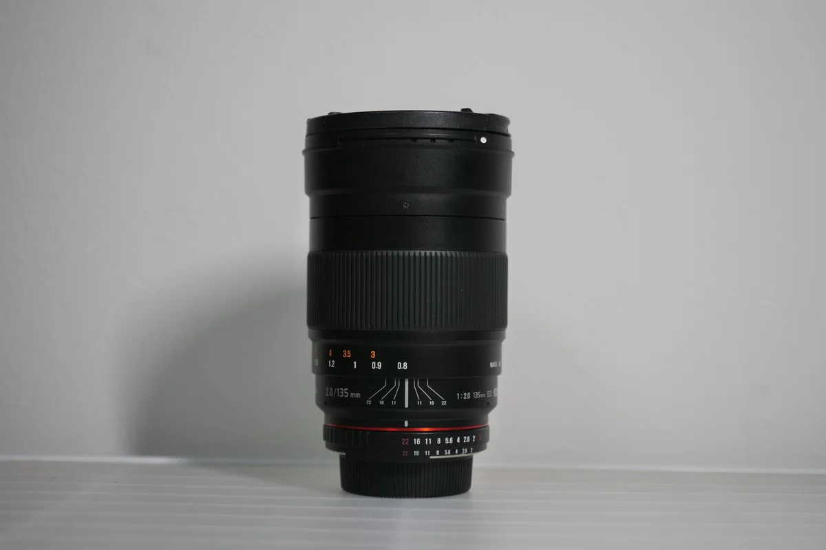 レンズレビュー】SAMYANG 135mm F2 ED UMC｜鷺
