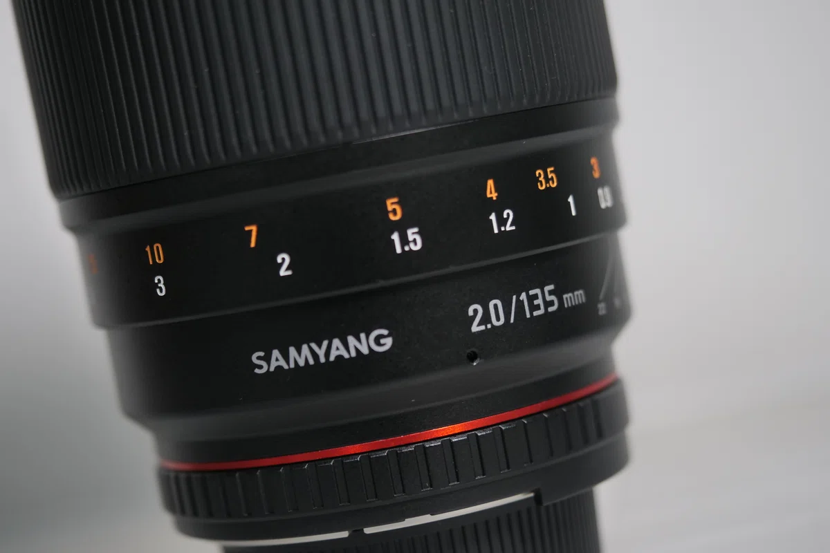 レンズレビュー】SAMYANG 135mm F2 ED UMC｜鷺