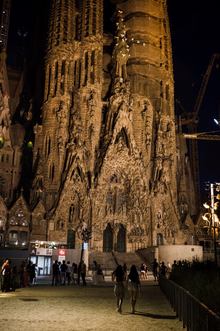 【ガウディ】建築写真集※ダメージあります ガウディ 建築作品写真集 - 洋書堂 ～おすすめの洋書のネット