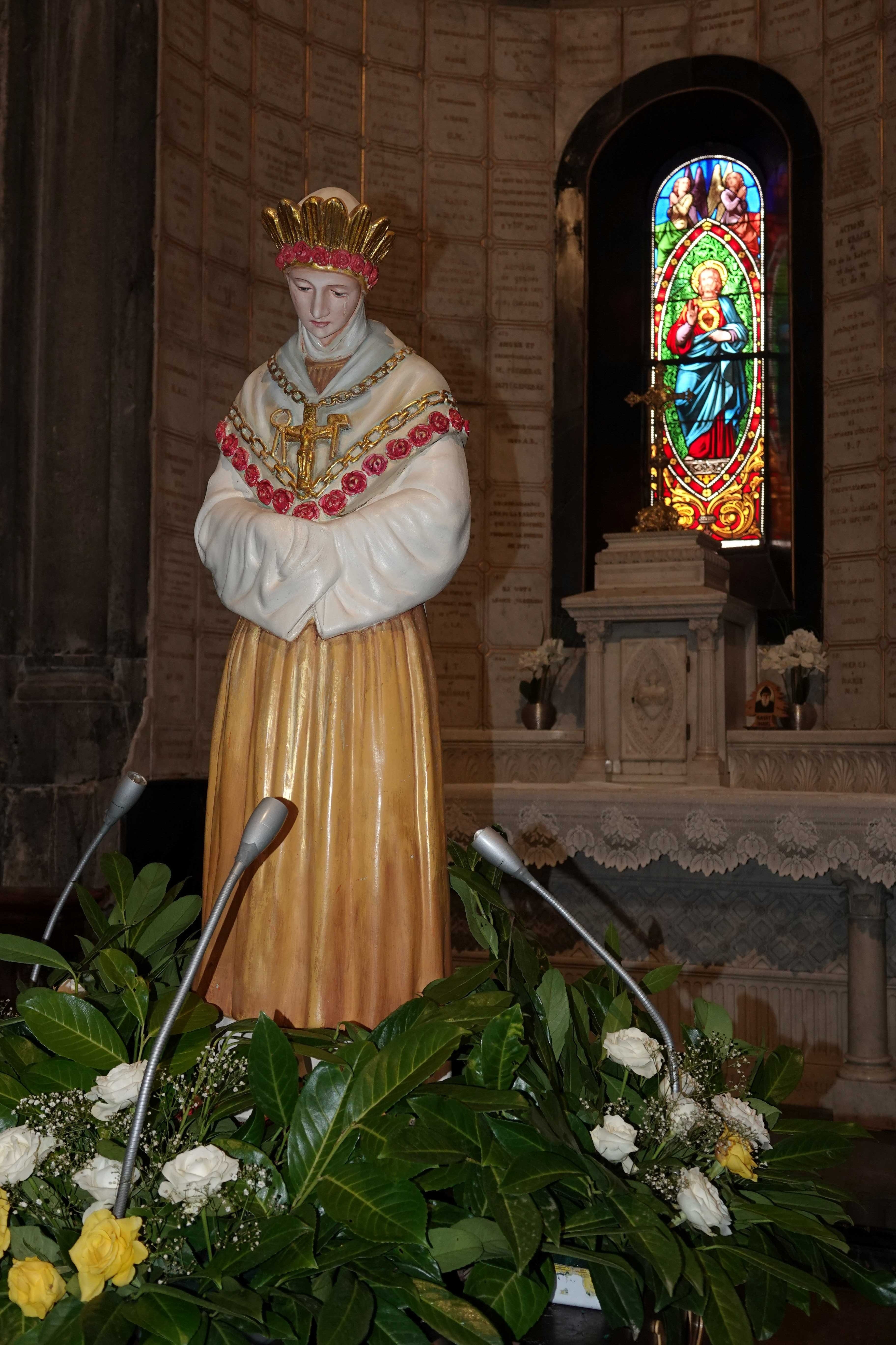 南フランスの聖母マリア像