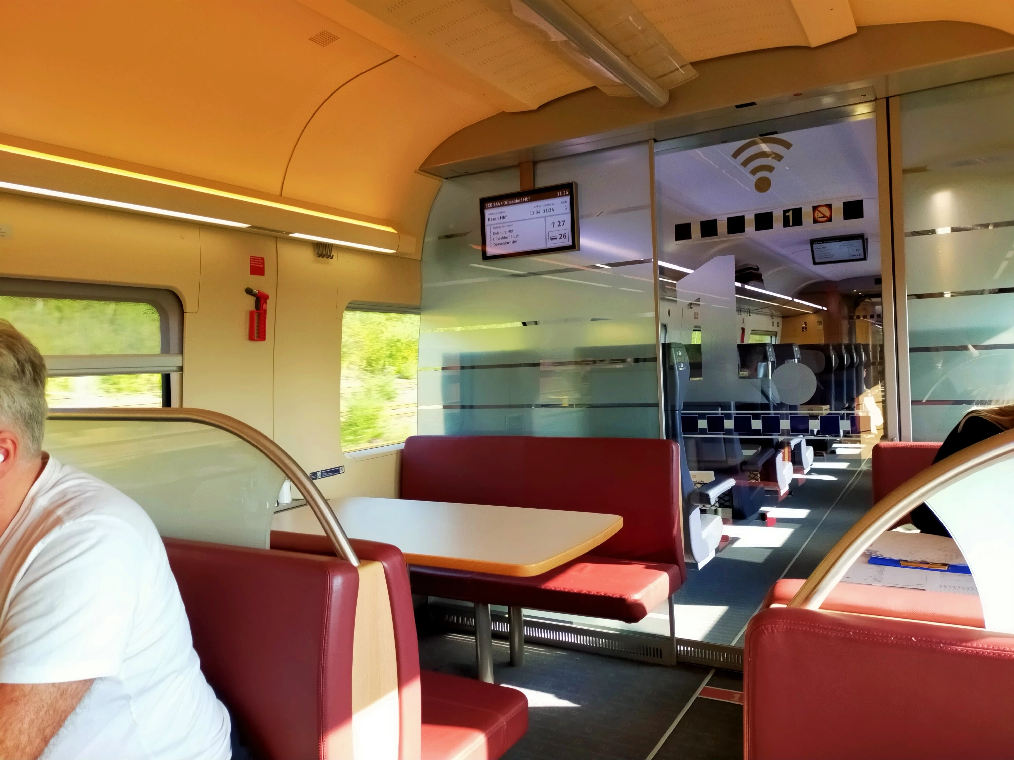 ドイツの食堂車両に潜入！特急列車（ICE）で楽しむ快適な食事の時間