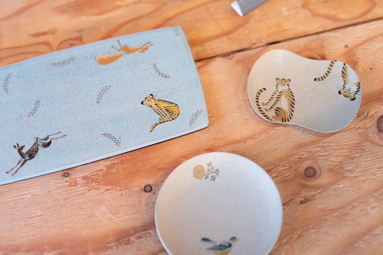 漆器の魅力を広めたい！～人気作家「やのさちこ」さんの絵付け体験と