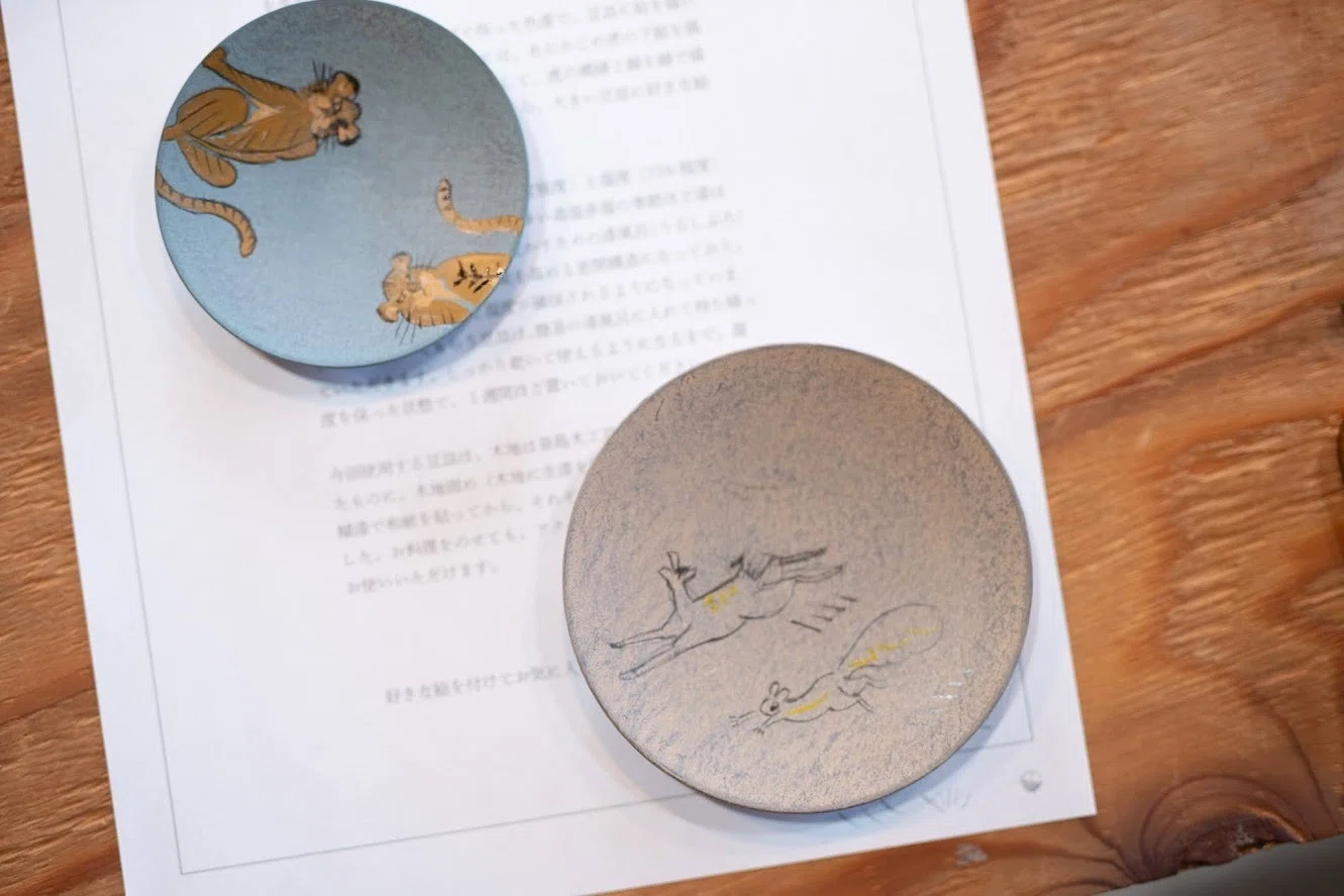 漆器の魅力を広めたい！～人気作家「やのさちこ」さんの絵付け体験と