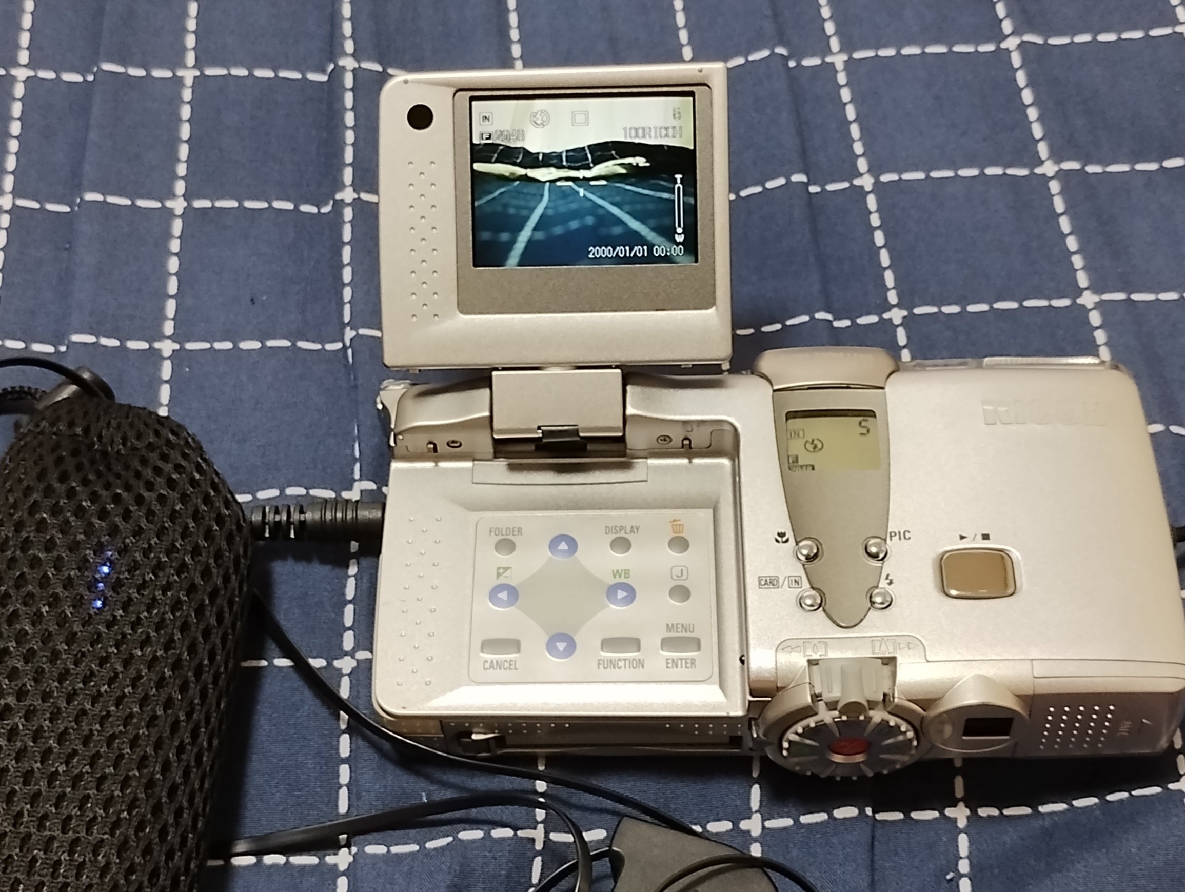 伝統的スタイルのオールド奇デジカメ(RICOH Caplio RDC-i500 伝統的スタイルのオールド奇デジカメ(RICOH Caplio RDC-i500