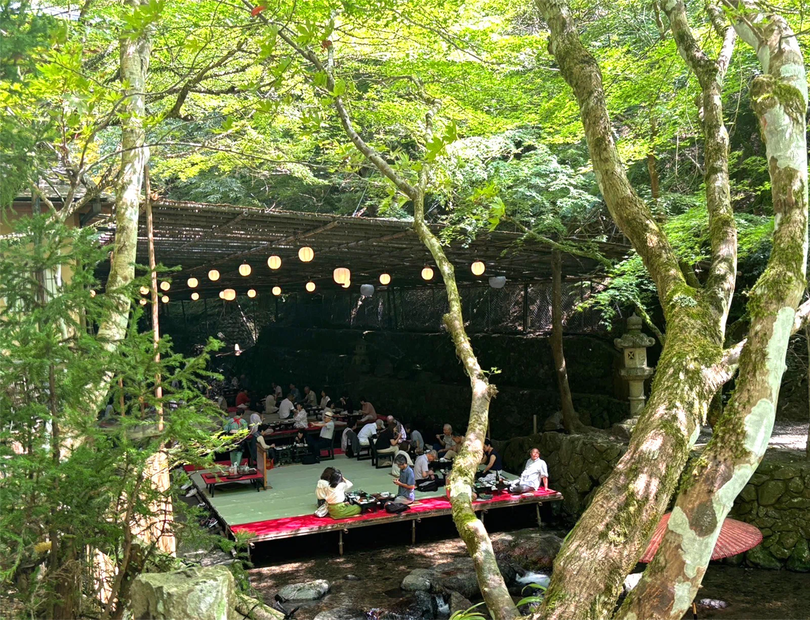 9月は穴場？京都の奥座敷・貴船の川床｜とみ｜希望を届ける旅ライター