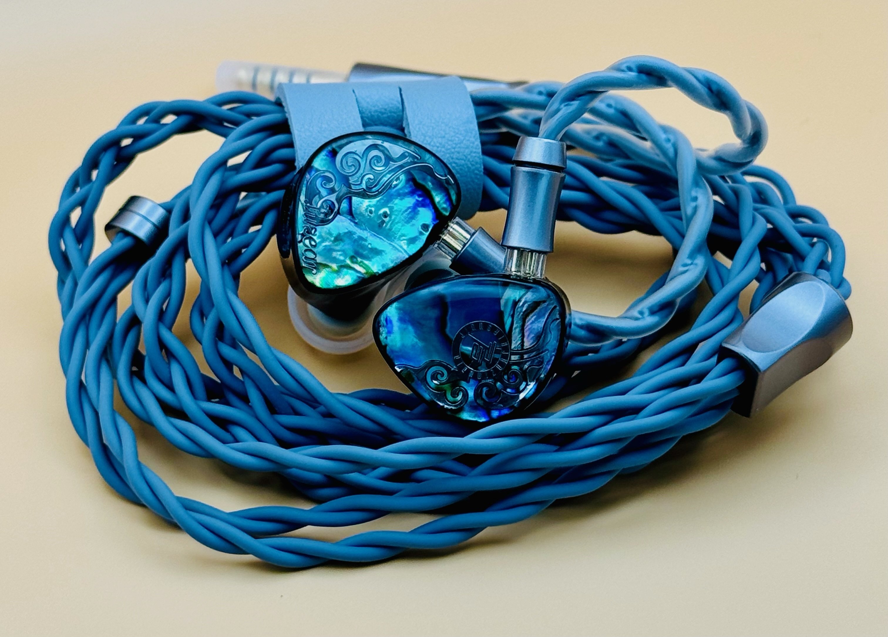 中華イヤホン JUZEAR 61T JUZEAR Butterfly 61T」 美しいシェルにKnowles製BAとCCP振動板