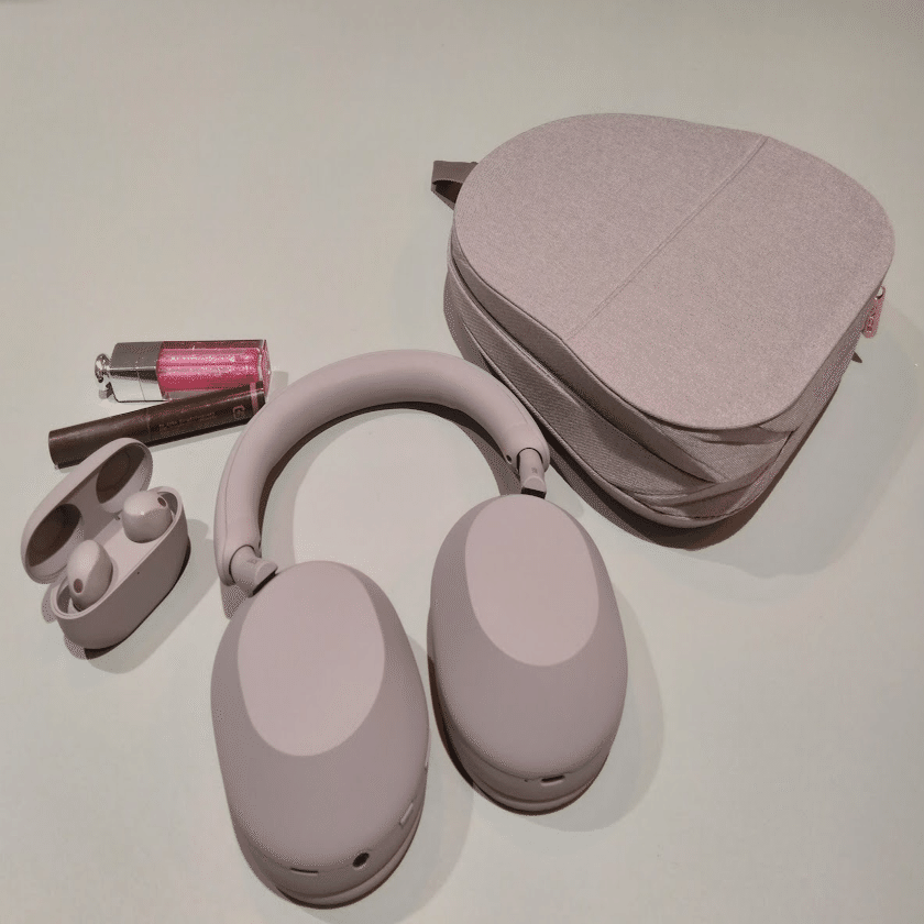 流行りのニュアンスカラー、スモーキーピンクのヘッドホンが誕生