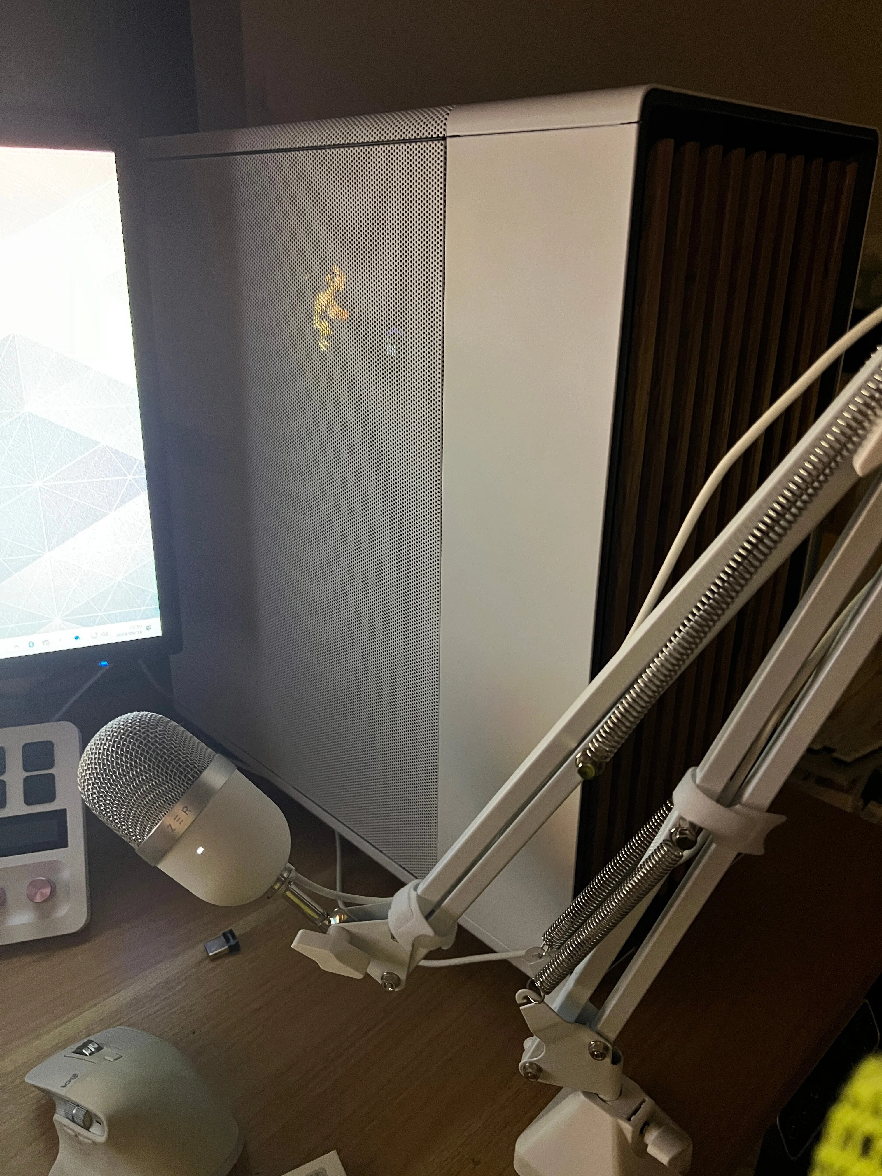 デスクツアー2024:PCまるごと買い替えてみたの巻【20代エンジニア/フル デスクツアー2024:PCまるごと買い替えてみたの巻【20代エンジニア/フル