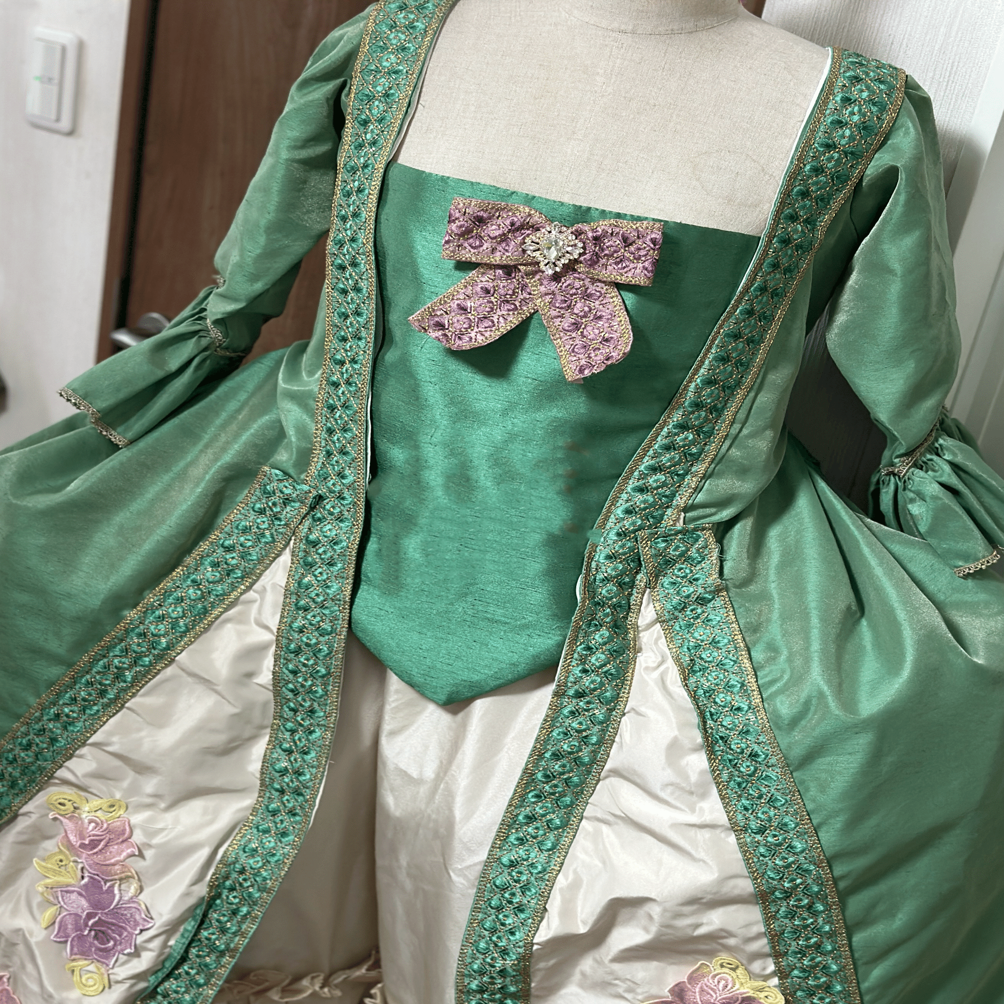 アトリエSHIONEのローブ・ア・ラ・フランセーズコレクション②｜汐音 凛