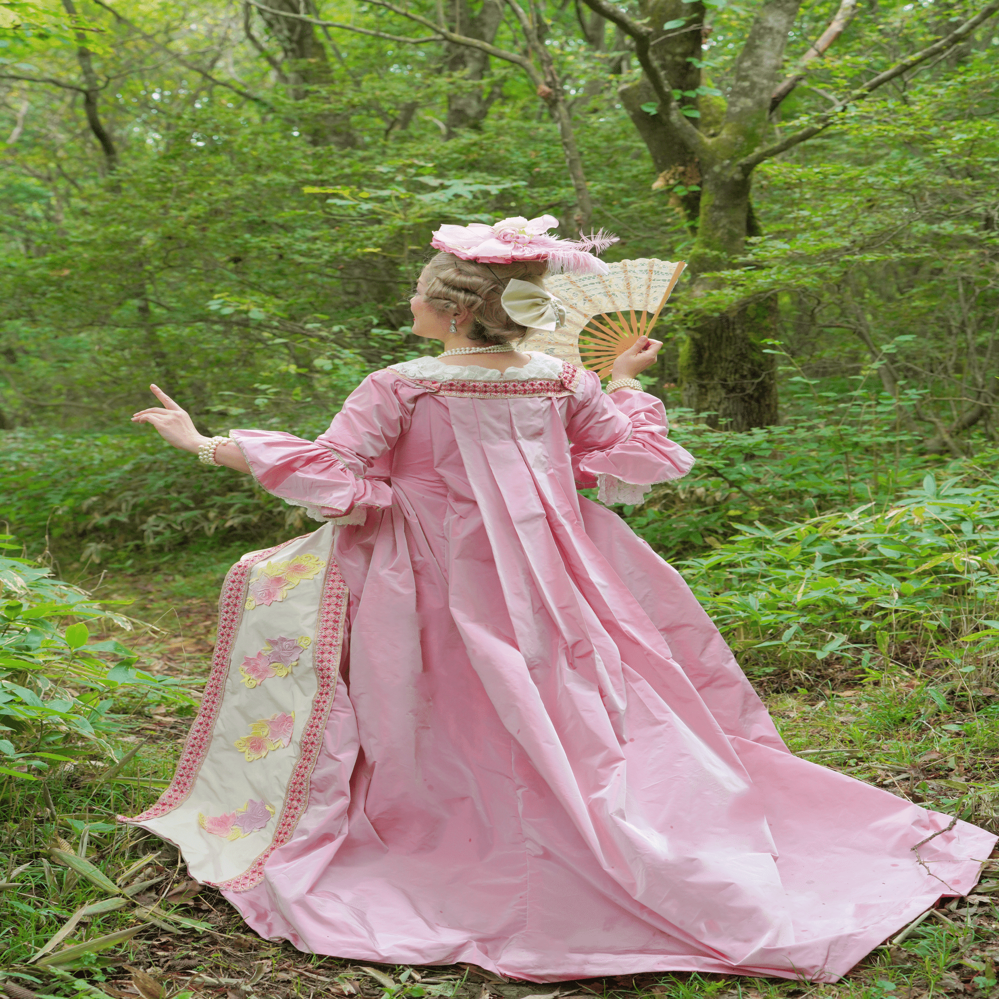 アトリエSHIONEのローブ・ア・ラ・フランセーズコレクション②｜汐音 凛