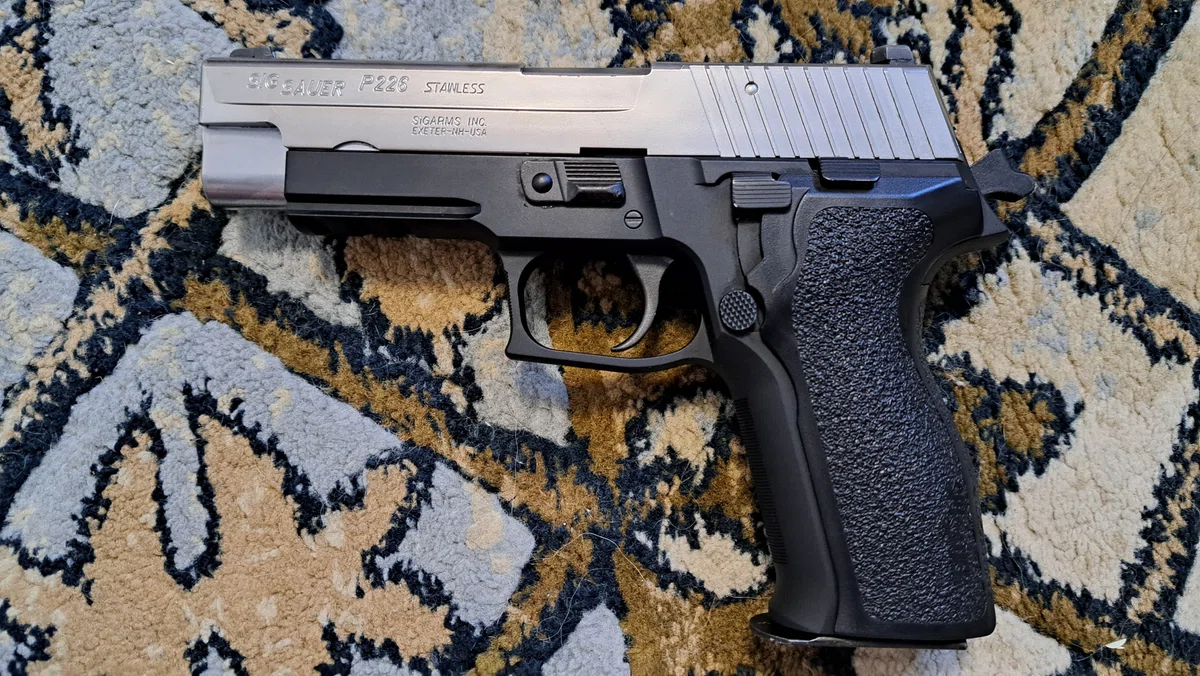 東京マルイ SIG P226 E2 GBB ガスブロハンドガン レビュー｜郭公