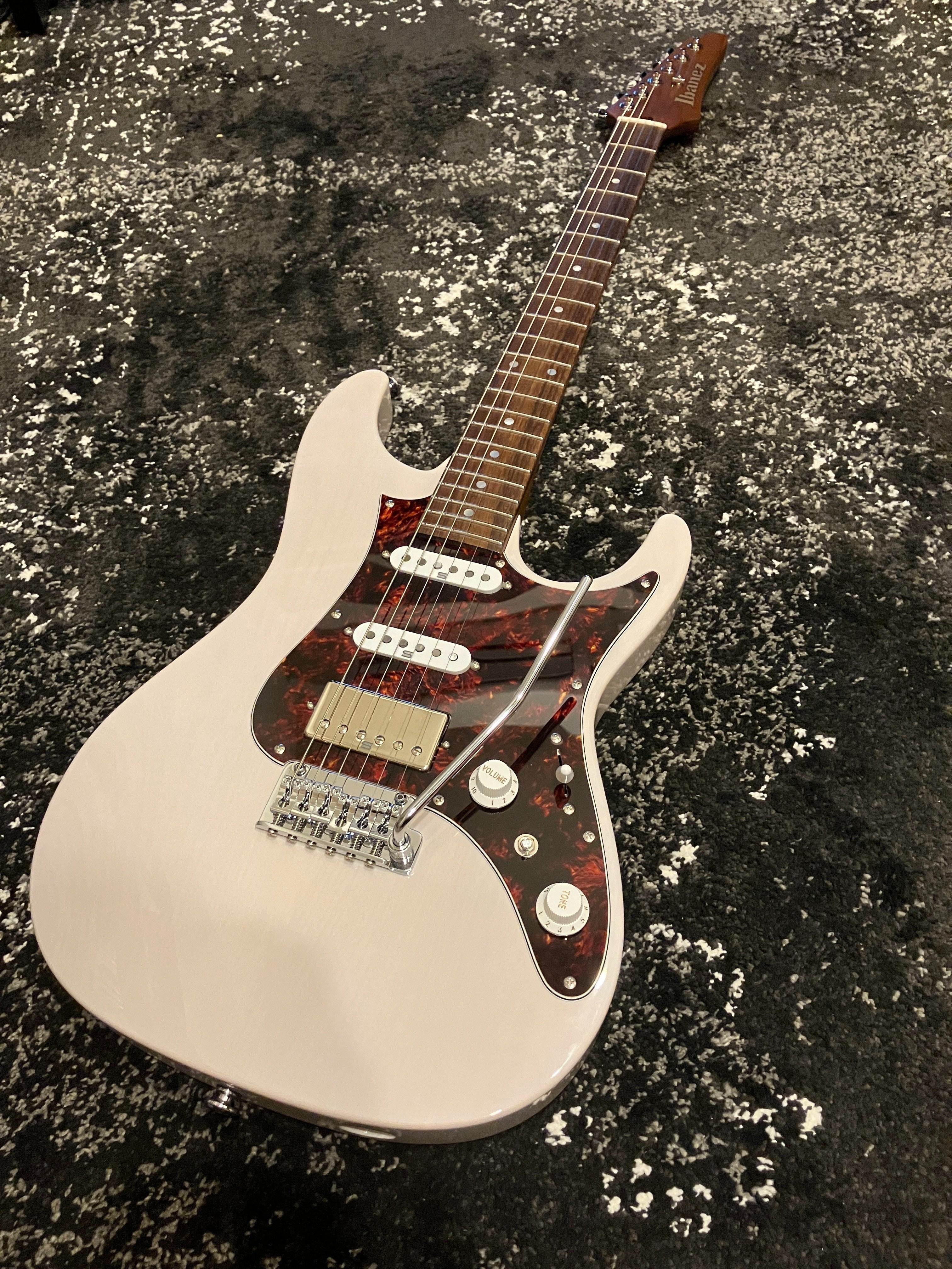 Ibanez AZ2204Nを手に入れた！｜ochi [Epic Vanguard] / サイバー