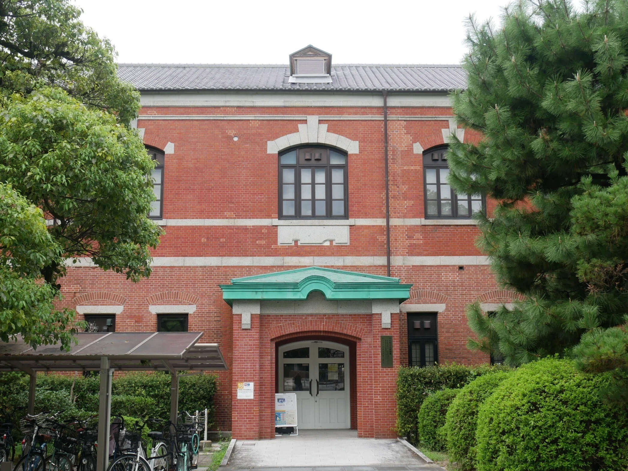 482 京都大学建築散歩。｜揺蕩う旅人・なお（ミヤコカエデ）