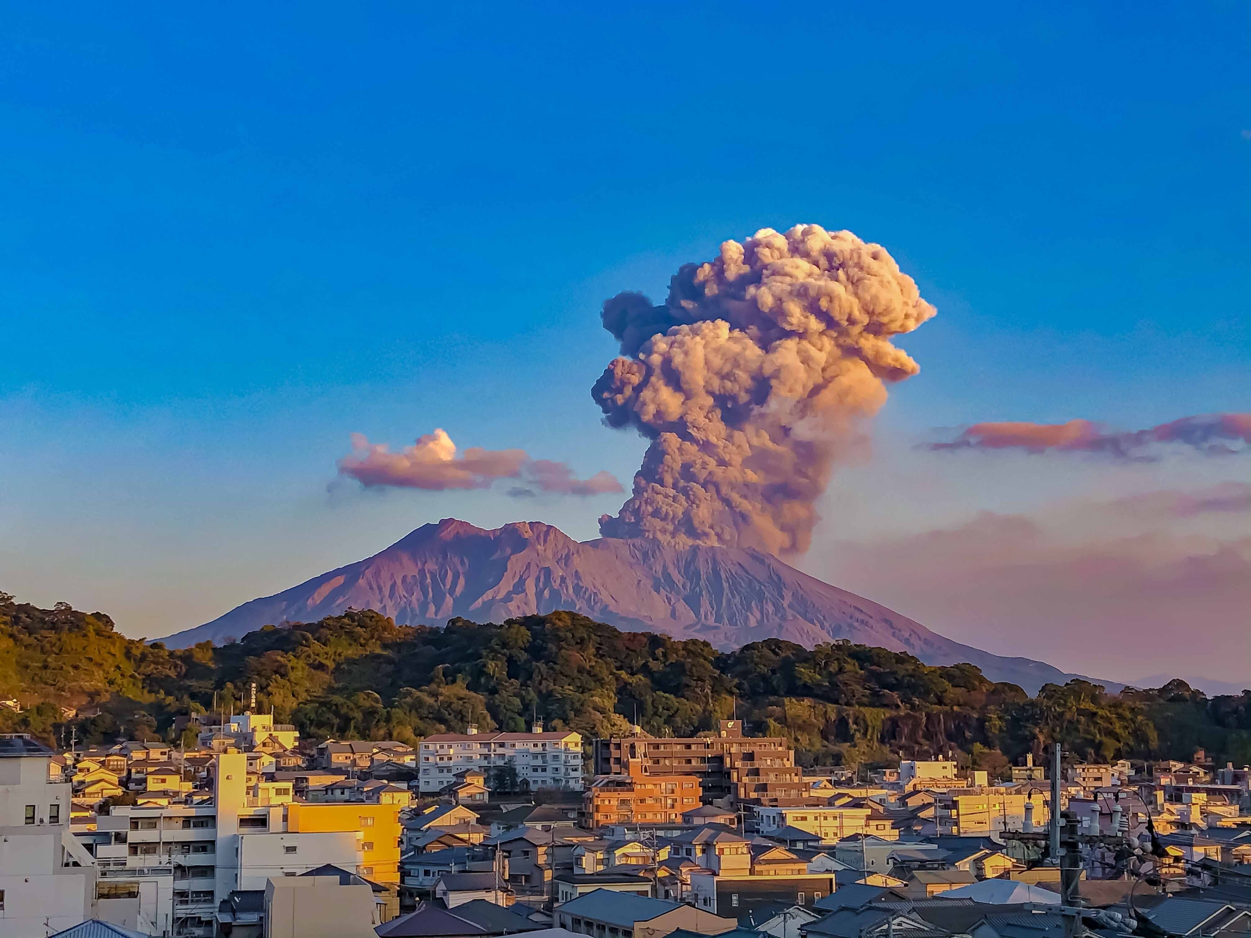 0147 年800回噴火､鹿児島のシンボル､エネルギーの塊「桜島」（鹿児島県
