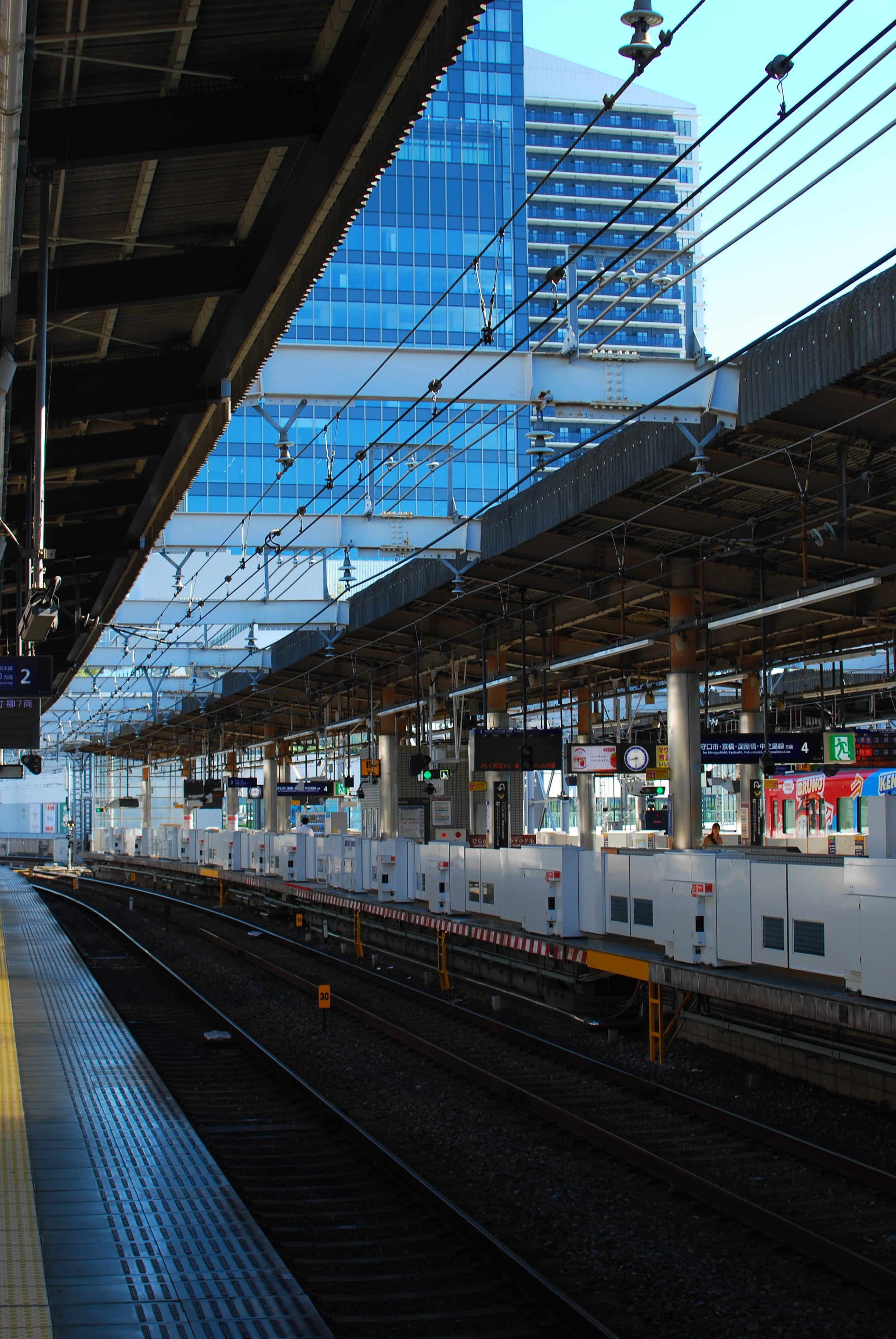20240918 夏の駅とNikon D40X｜Ryuma