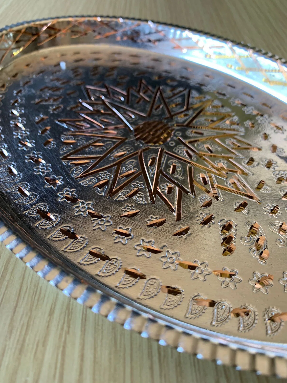 イランの銅皿（約2.3キロ） イラン銅食器楕円型(シルバー、銅色)｜Miki Khanum