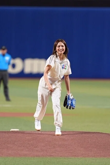 川口春奈さんの始球式！「JCBカードナイター2024」に潜入｜JCB公式note