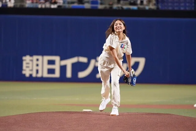 川口春奈さんの始球式！「JCBカードナイター2024」に潜入｜JCB公式note