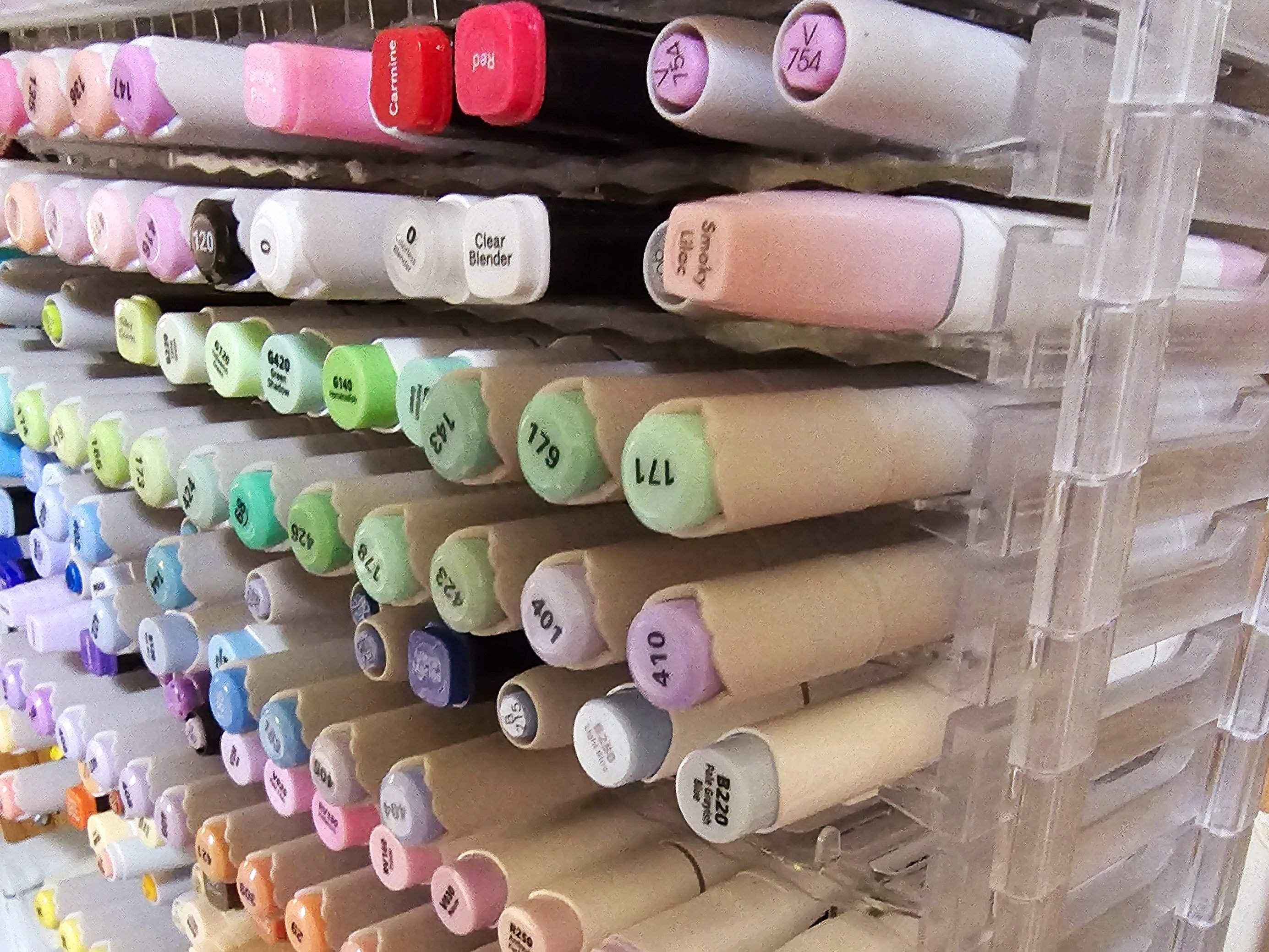 コピックをお店みたいに見やすく（横向きで）収納したい！｜北上