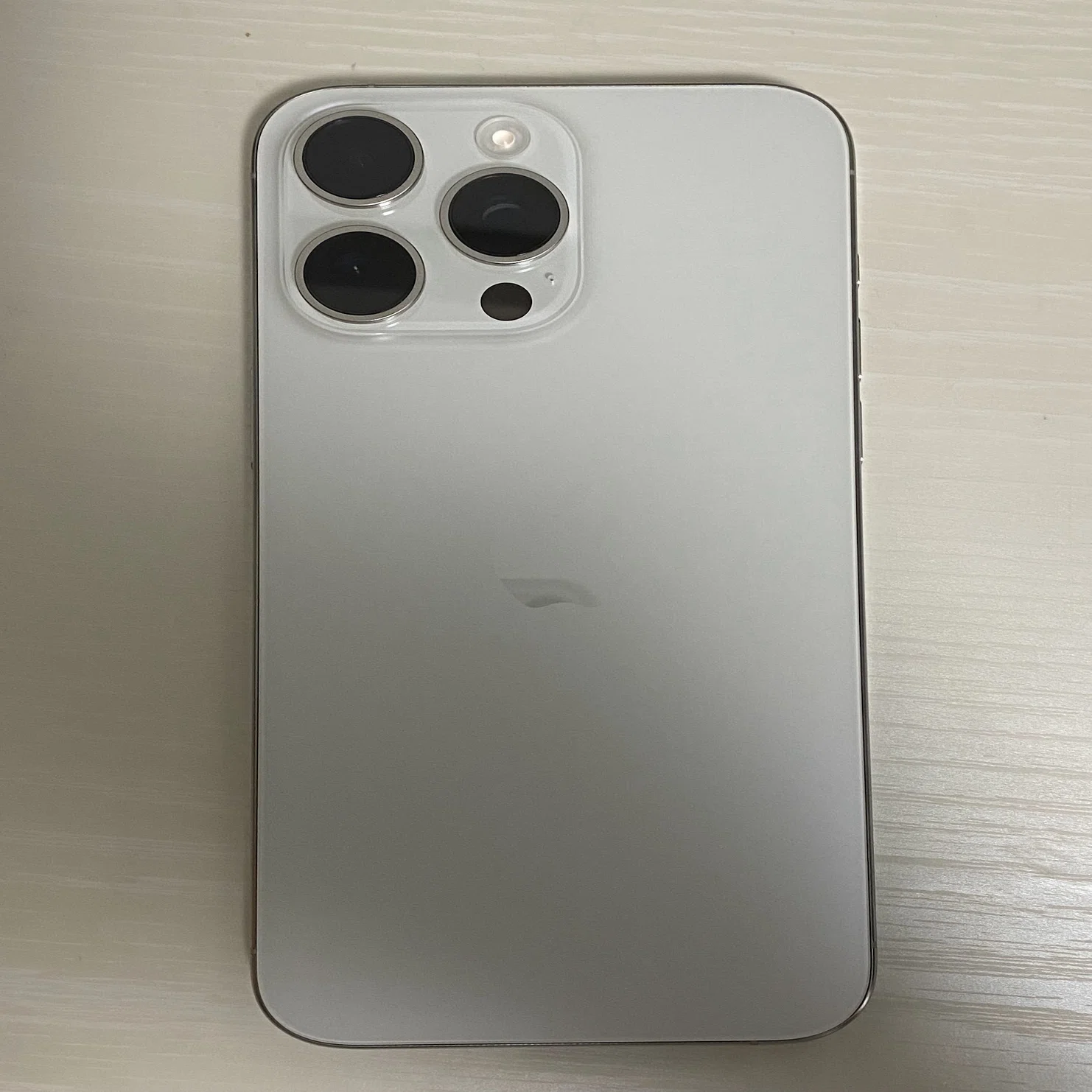 iPhone 15 Pro シルバー 本体 iPhone 15 Pro」に買い替えるべき5つの理由と、残念だった1つのこと
