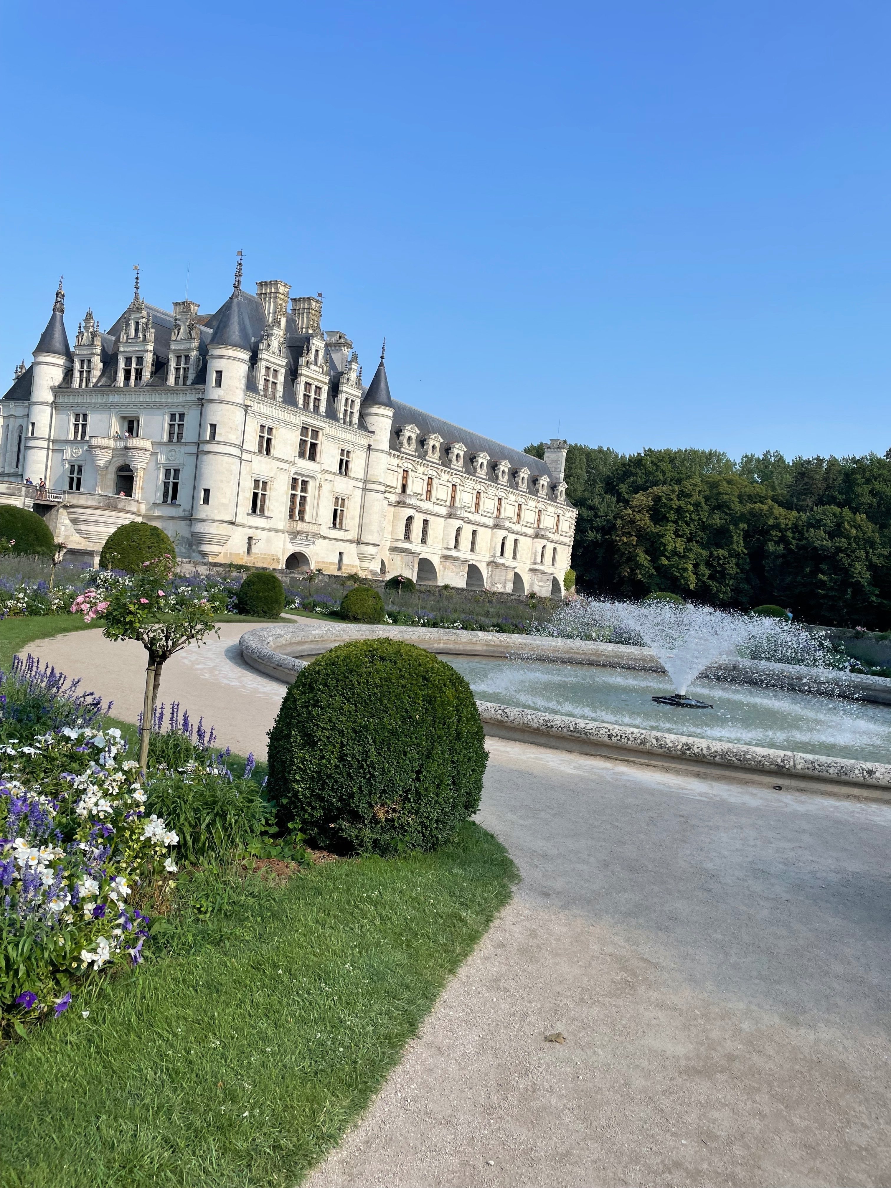 2024夏フランス滞在】古城の街、トゥールへ🇫🇷①｜momo