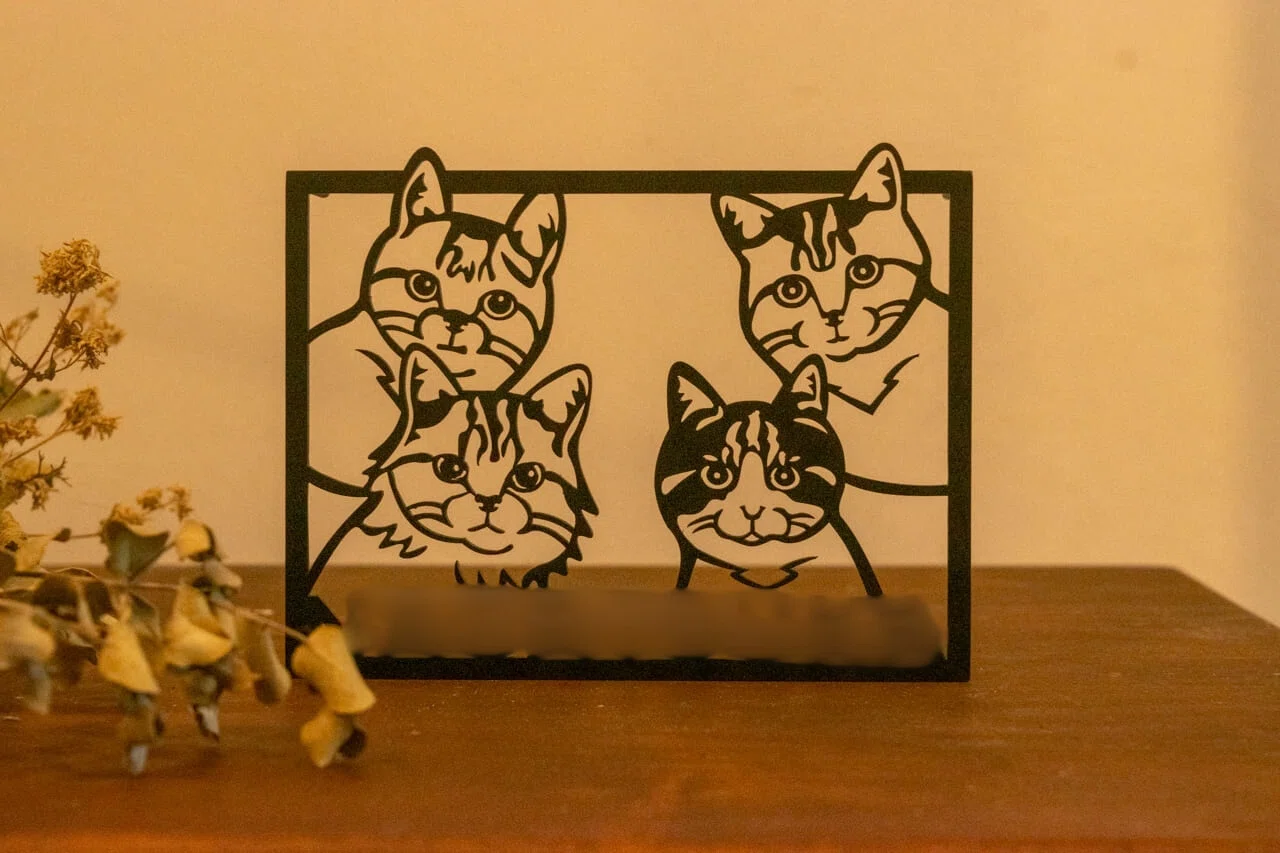 4匹の愛猫ちゃんを1つの表札に：オーダーメイドの猫表札｜大円商店