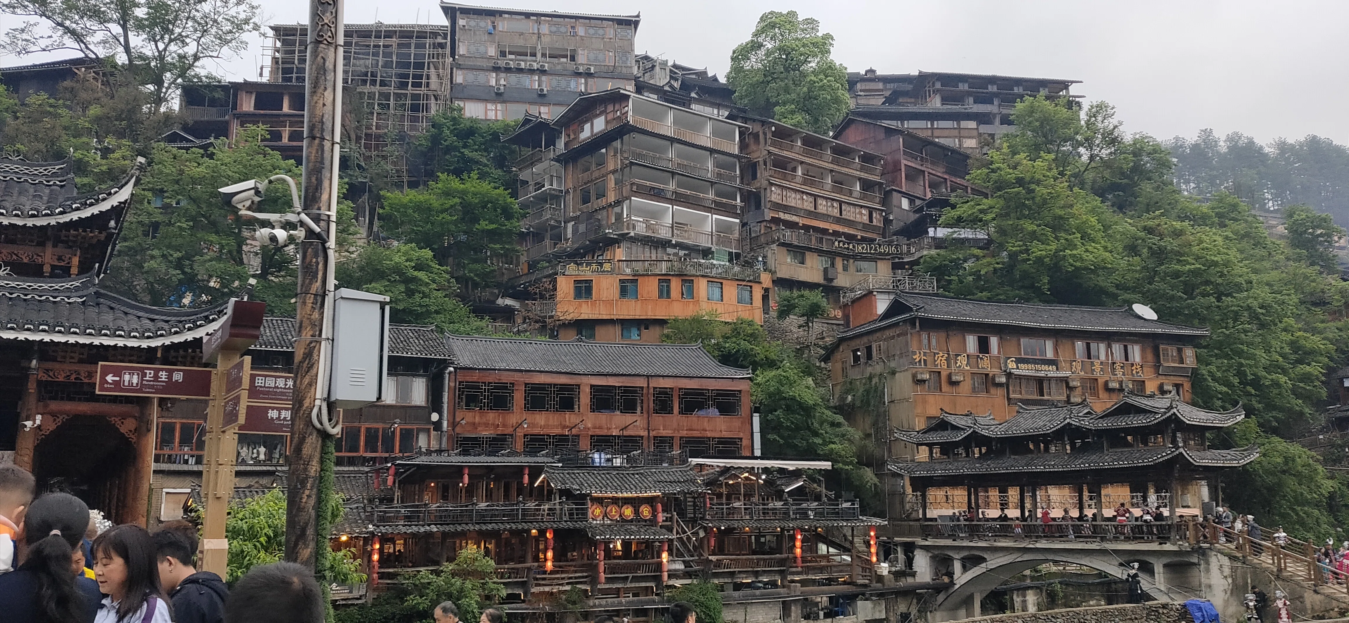 ミャオ族の文化を体感できる神秘の村「西江千戸苗寨」｜小羊