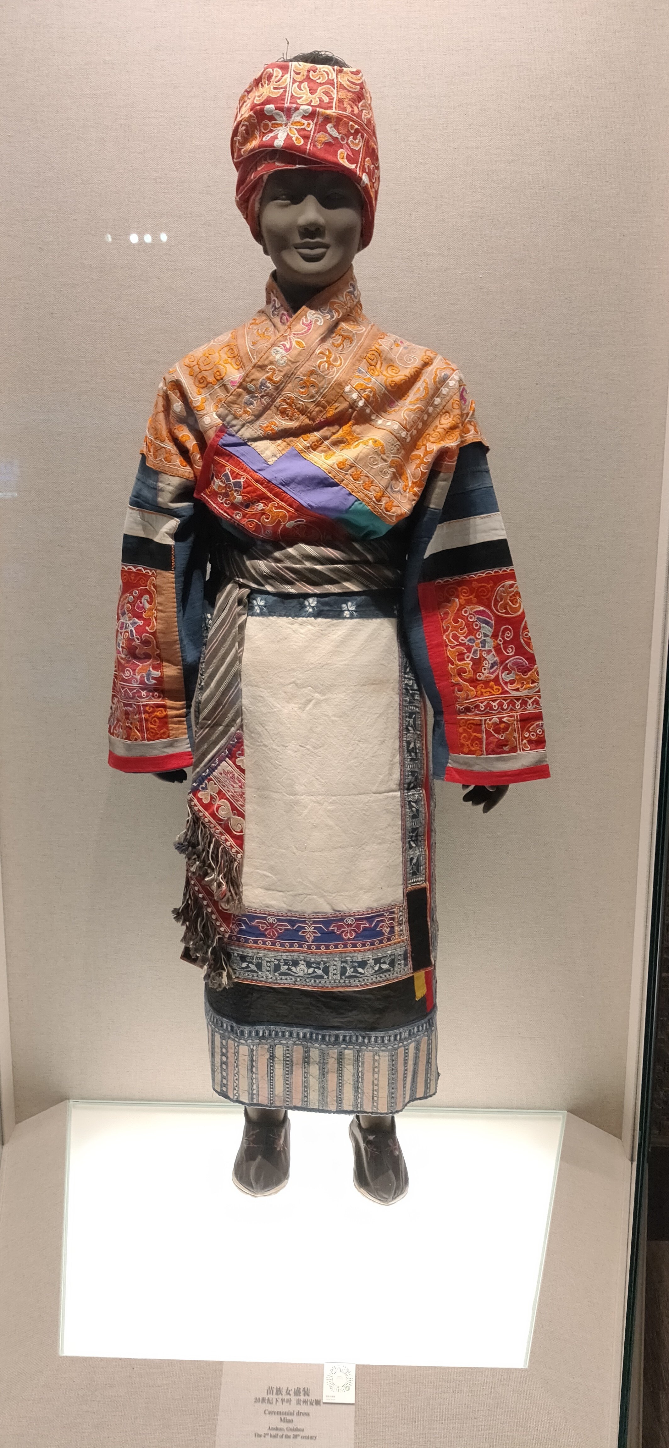 ミャオ族の文化を体感できる神秘の村「西江千戸苗寨」｜小羊