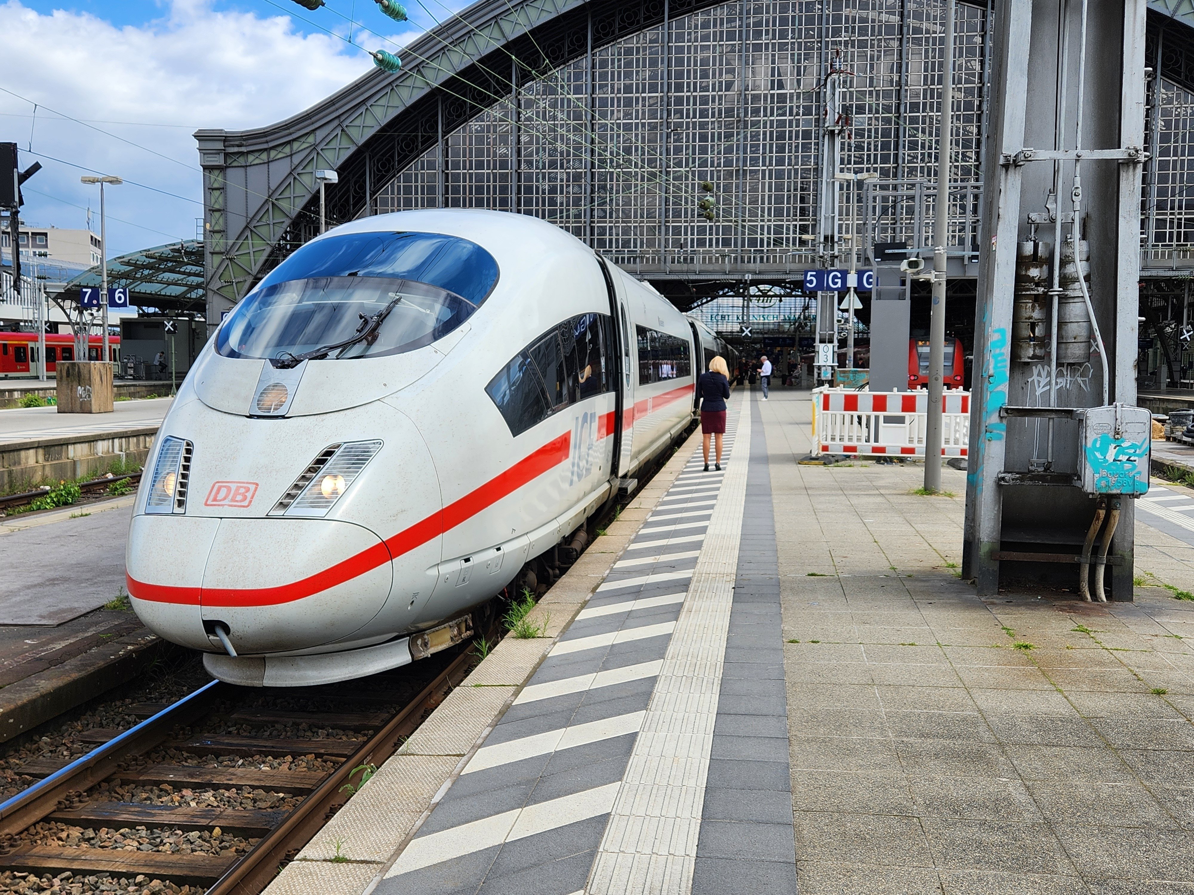 ドイツ鉄道 hq720.jpg?sqp=-