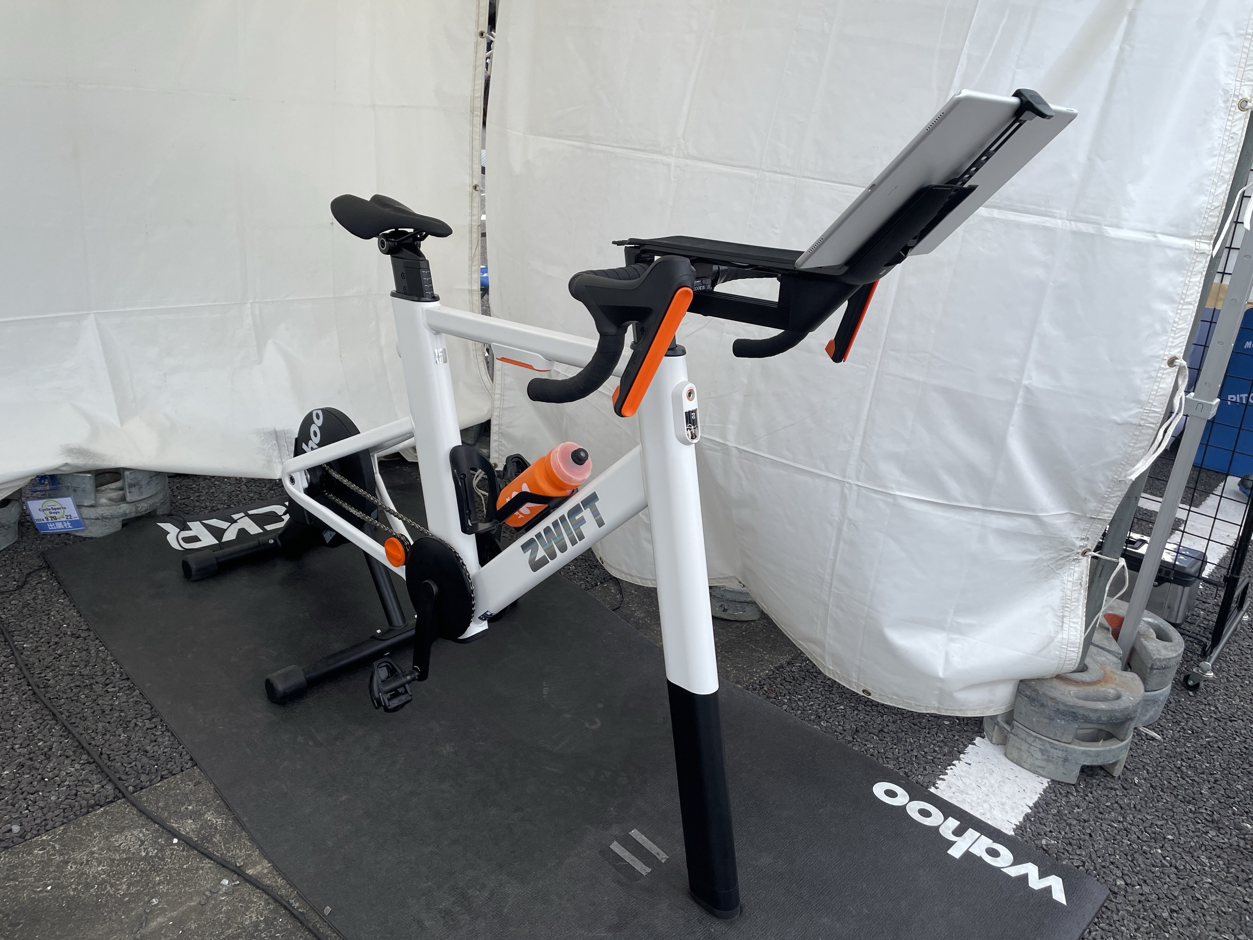 Zwift Rideセット Zwift Ride with KICKR CORE | All-in-one indoor cycling setup